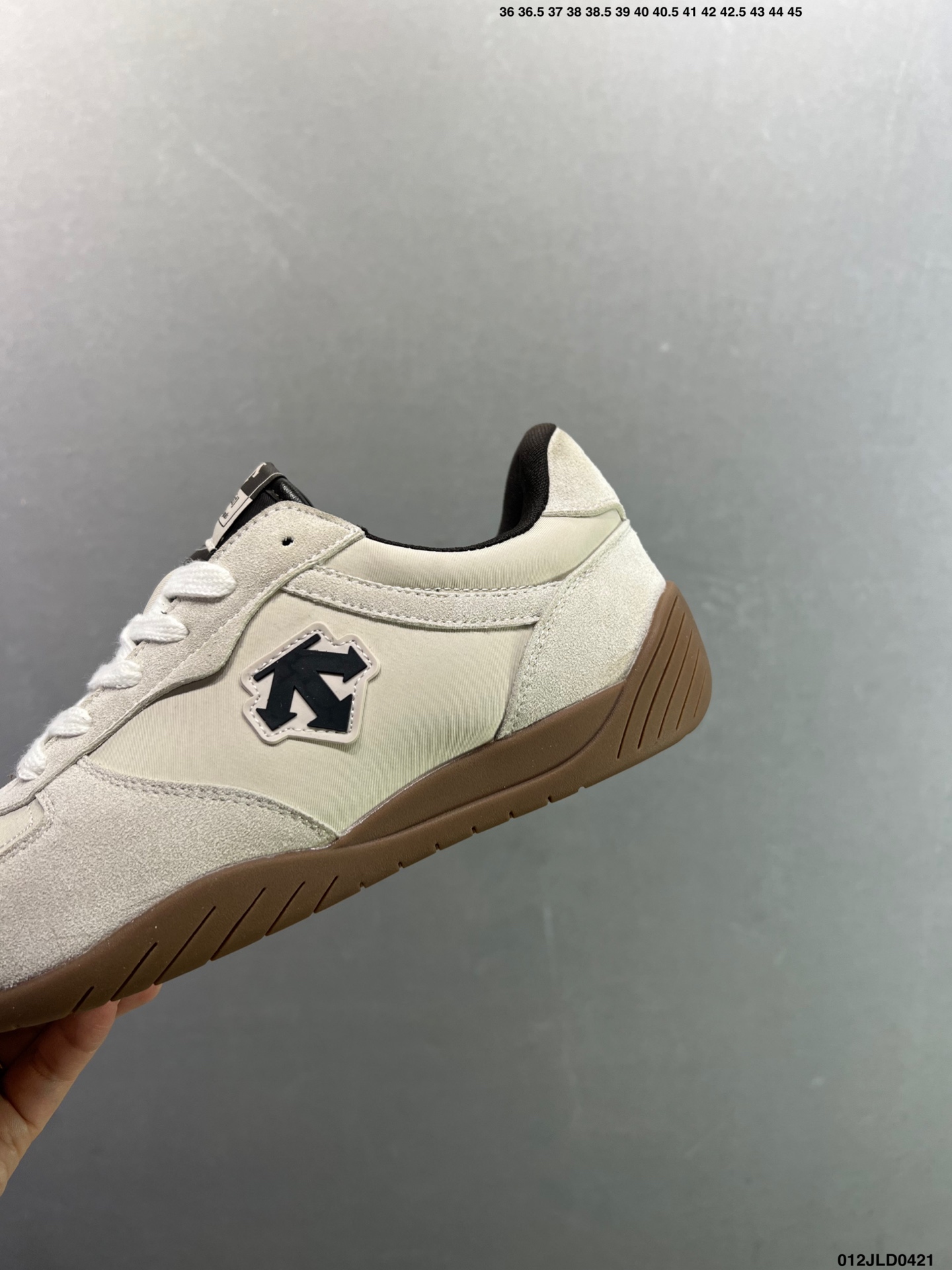220 迪桑特DESCENTE EDGE COURT RETRO 复古轻质 耐磨低帮 生活休闲鞋 SP363LSN82-Chinese UA Cheap High Quatity Brand Clothes Bags handbags Sneakers wholesale wholesaler seller from China Factory suppliers Fashion Clothing Shoes best Quality Beautiful Price 220 迪桑特DESCENTE EDGE COURT RETRO 复古轻质 耐磨低帮 生活休闲鞋 SP363LSN82