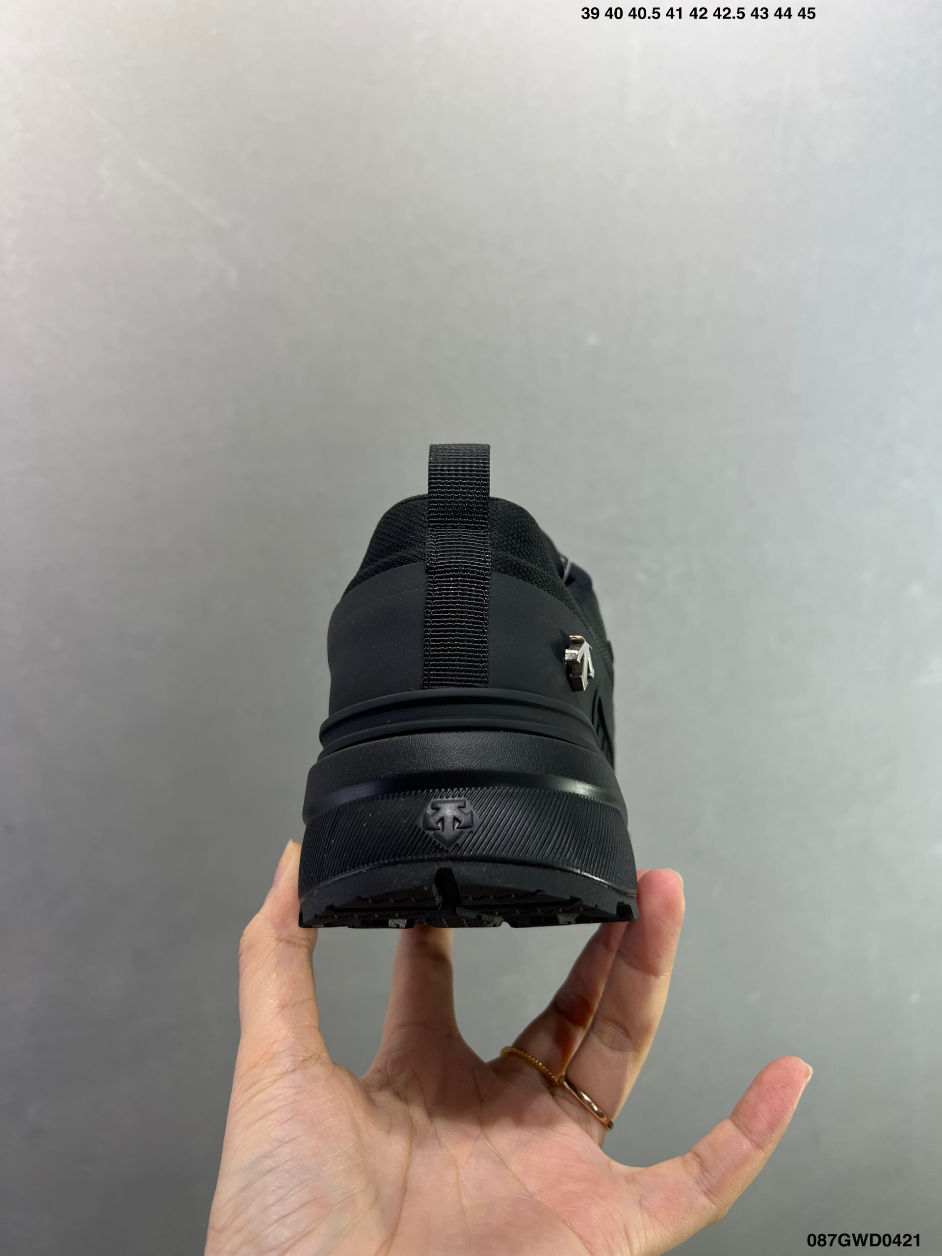 320 迪桑特DESCENTE EDGE COURT RETRO 复古轻质 耐磨低帮 生活休闲鞋 SP383LSN82