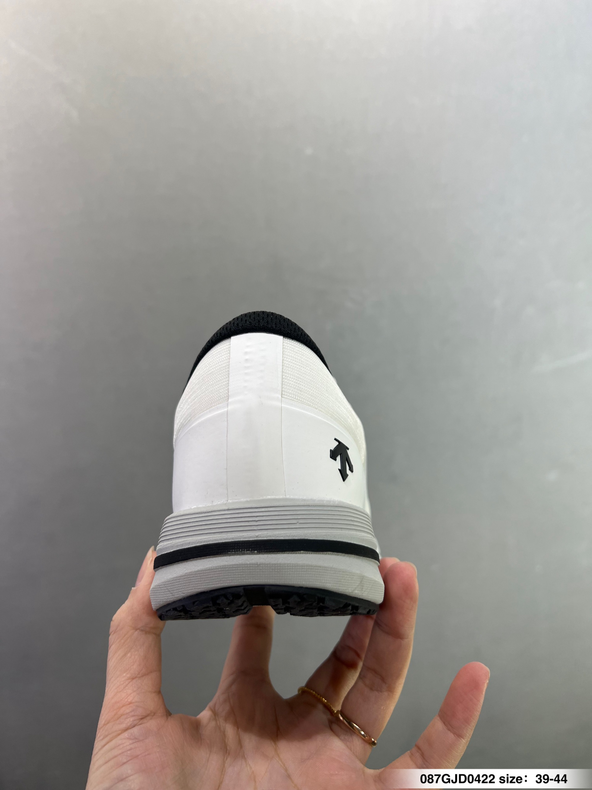 260 迪桑特DESCENTE EDGE COURT RETRO 复古轻质 耐磨低帮 生活休闲鞋 SP373LSN82-Chinese UA Cheap High Quatity Brand Clothes Bags handbags Sneakers wholesale wholesaler seller from China Factory suppliers Fashion Clothing Shoes best Quality Beautiful Price 260 迪桑特DESCENTE EDGE COURT RETRO 复古轻质 耐磨低帮 生活休闲鞋 SP373LSN82