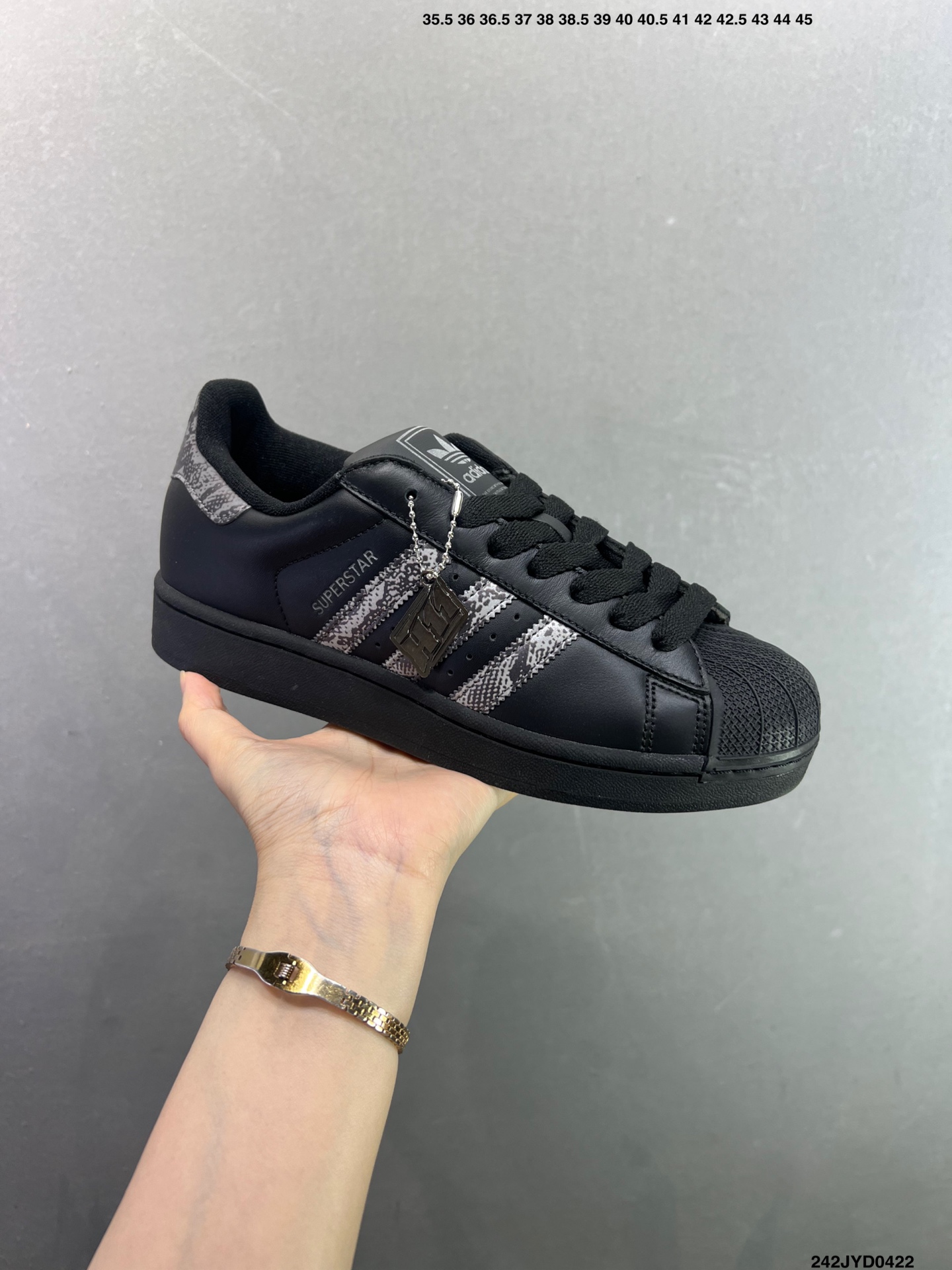 190 阿迪达斯/三叶草Adidas Originals Superstar”Christmas“经典贝壳头系列低帮百搭休闲运动板鞋D“皮革白紫” JS1373