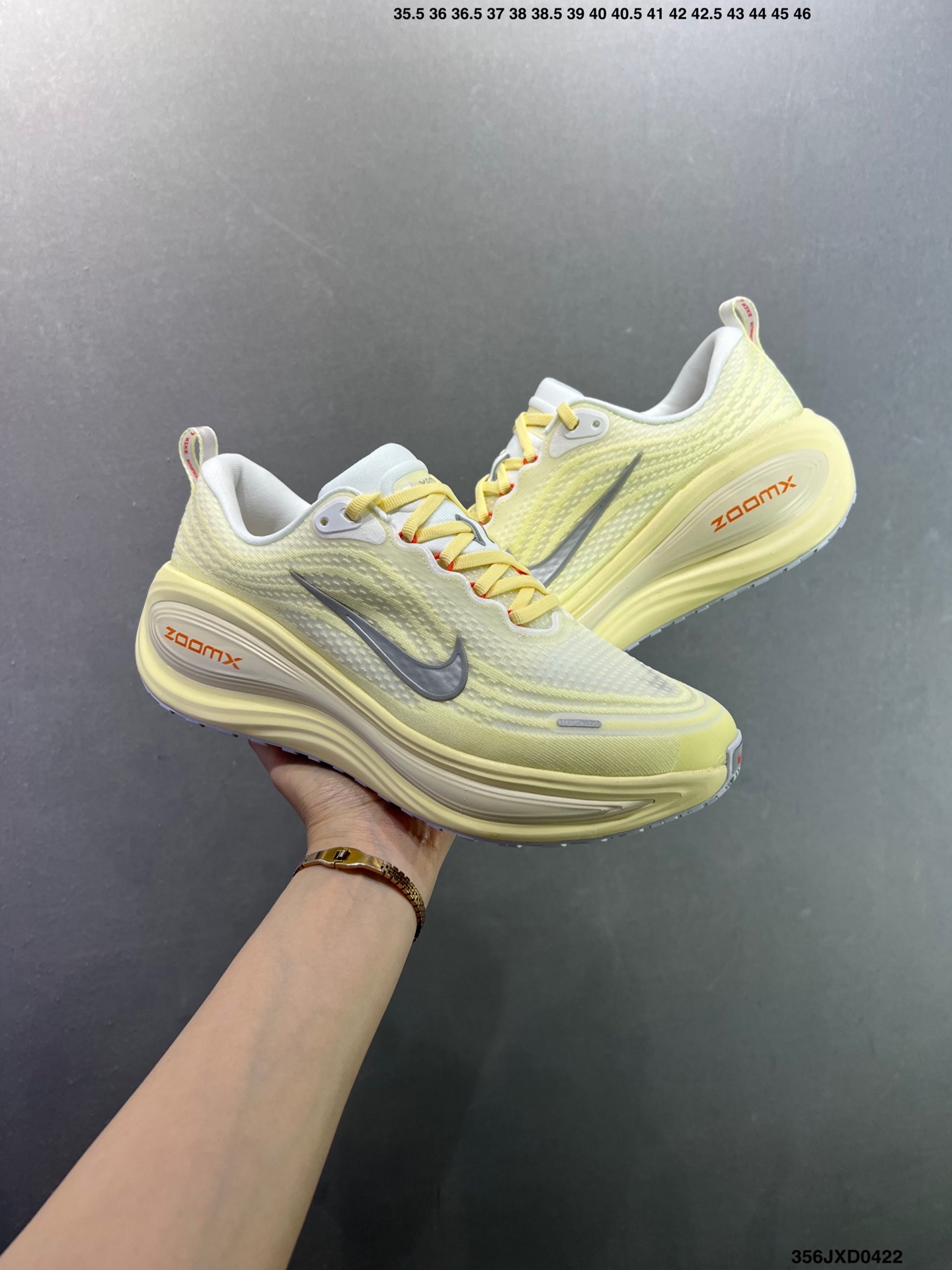 耐克Nike Vomero Plus 耐克 舒适减震防滑 低帮跑步鞋 IM5020-100