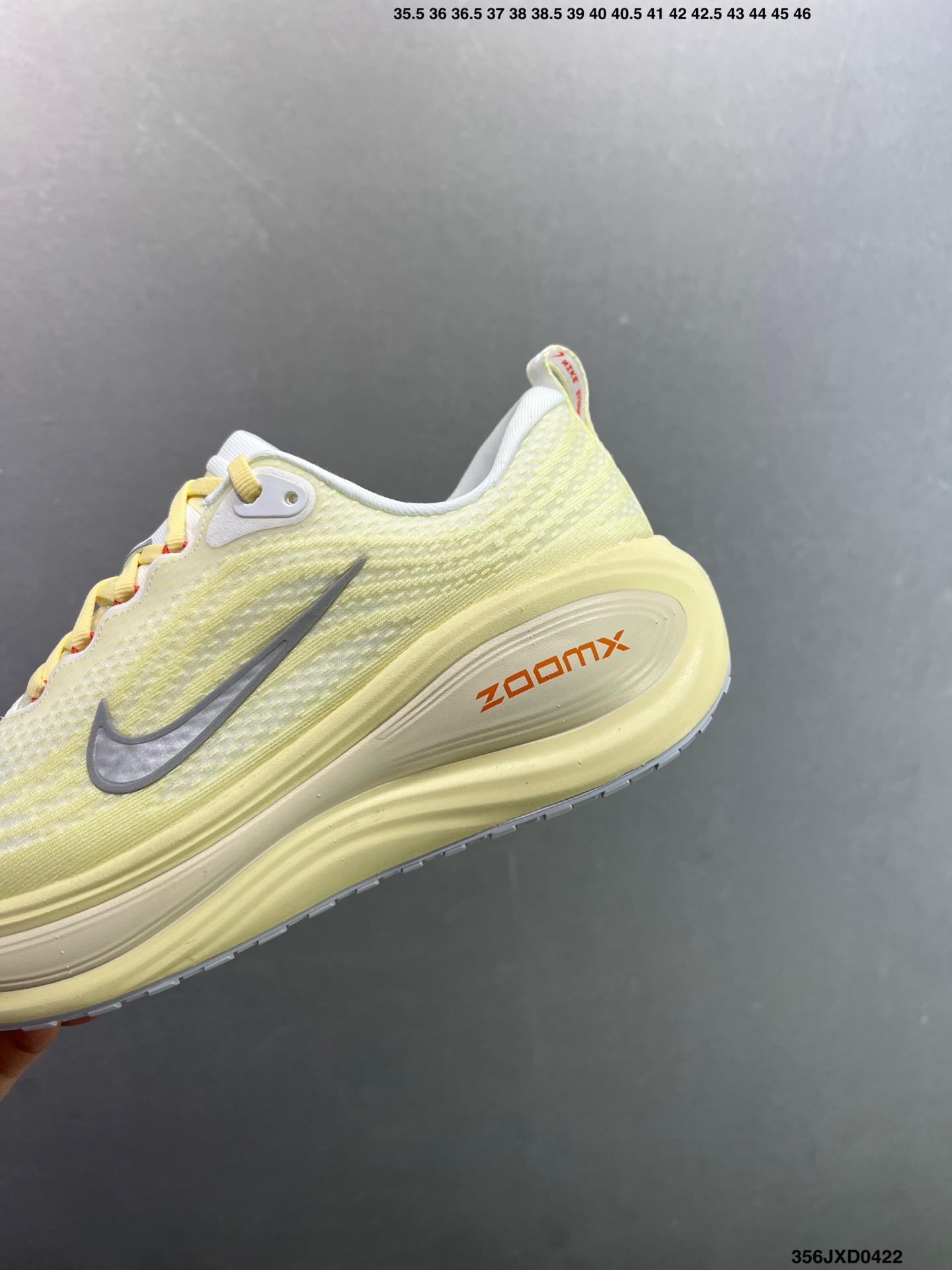 耐克Nike Vomero Plus 耐克 舒适减震防滑 低帮跑步鞋 IM5020-100