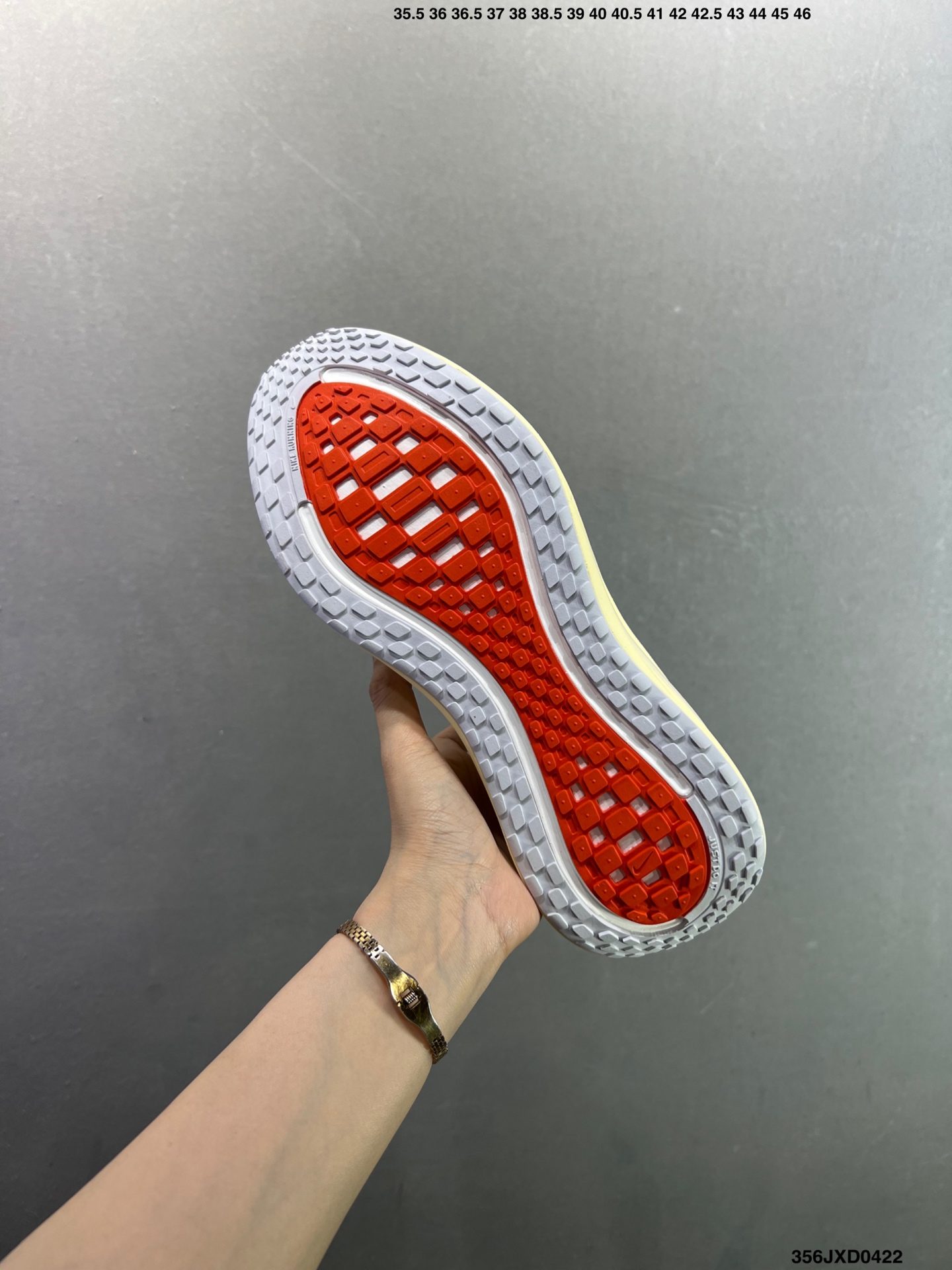 耐克Nike Vomero Plus 耐克 舒适减震防滑 低帮跑步鞋 IM5020-100