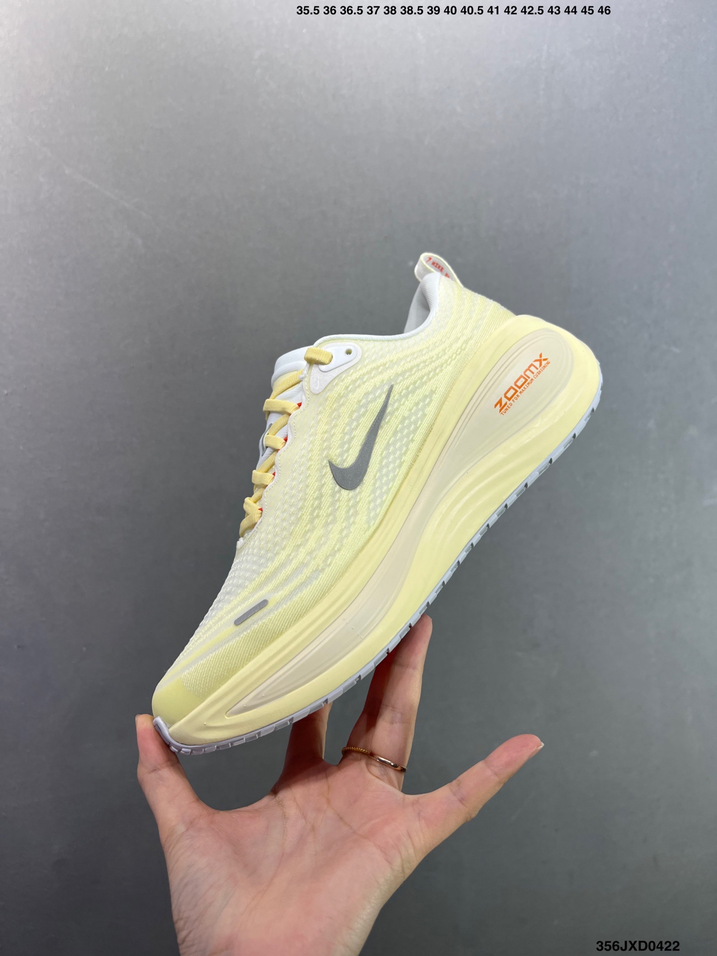 耐克Nike Vomero Plus 耐克 舒适减震防滑 低帮跑步鞋 IM5020-100