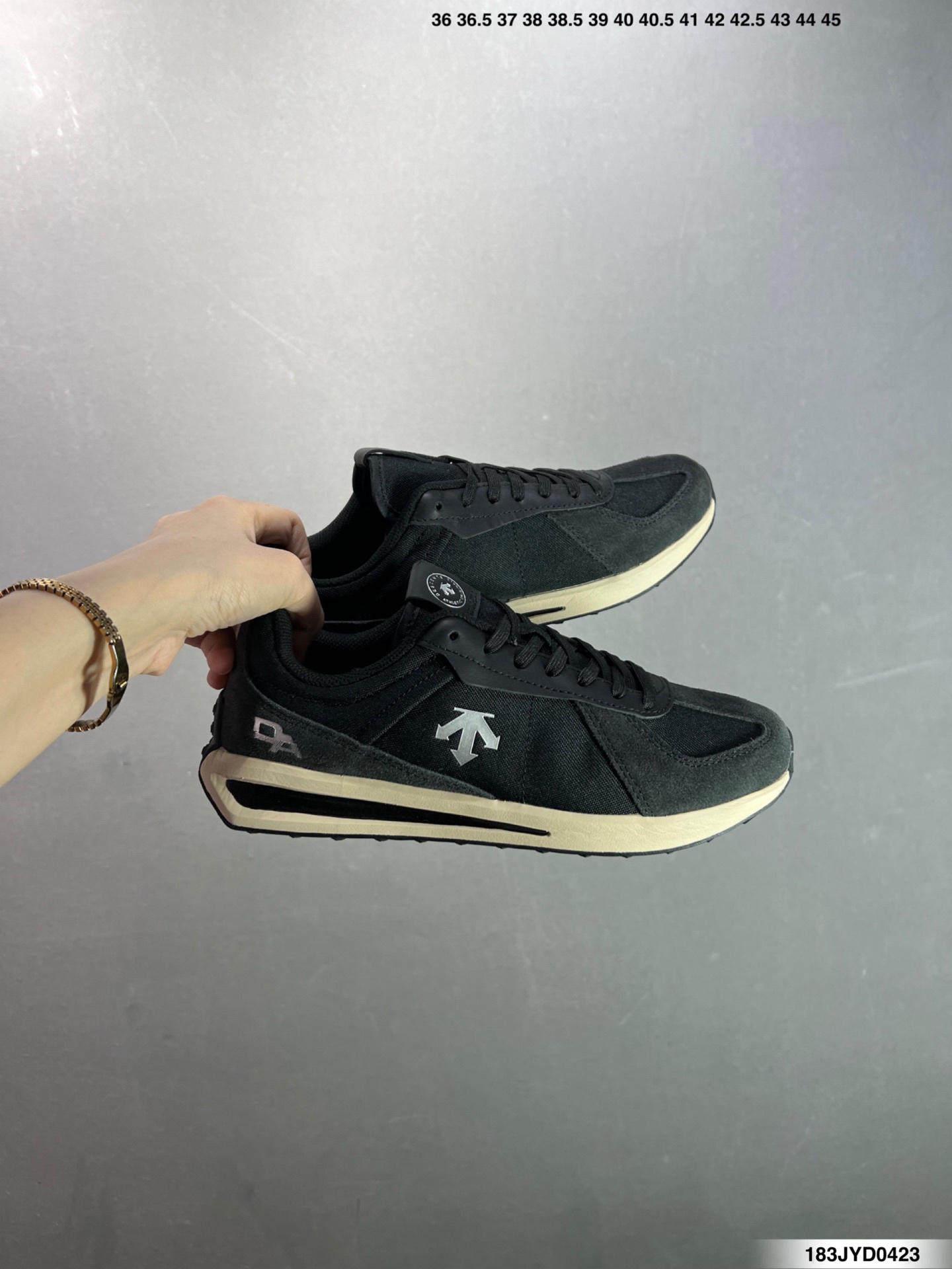 DESCENTE迪桑特CHRON系列男女同款CHRON复古运动休闲鞋 D4331LSN23-Top High Quatity Cheap Sneakers Fashion Clothing Clothes Bags handbags Shoes of all Brand wholesale With The best Quality And Beautiful Price from China Factory Chinese suppliers wholesaler seller DESCENTE迪桑特CHRON系列男女同款CHRON复古运动休闲鞋 D4331LSN23
