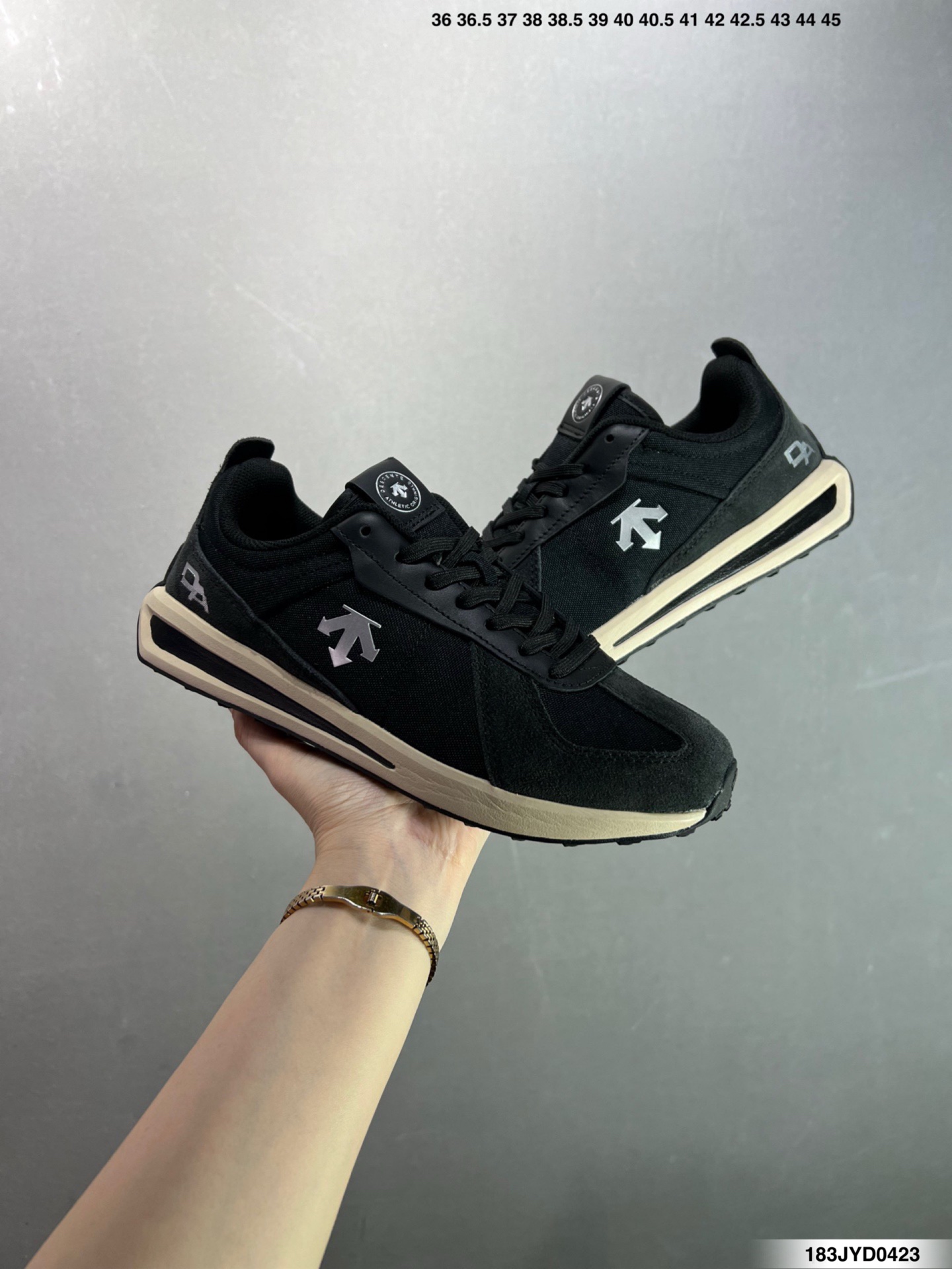 DESCENTE迪桑特CHRON系列男女同款CHRON复古运动休闲鞋 D4331LSN23-Top High Quatity Cheap Sneakers Fashion Clothing Clothes Bags handbags Shoes of all Brand wholesale With The best Quality And Beautiful Price from China Factory Chinese suppliers wholesaler seller DESCENTE迪桑特CHRON系列男女同款CHRON复古运动休闲鞋 D4331LSN23