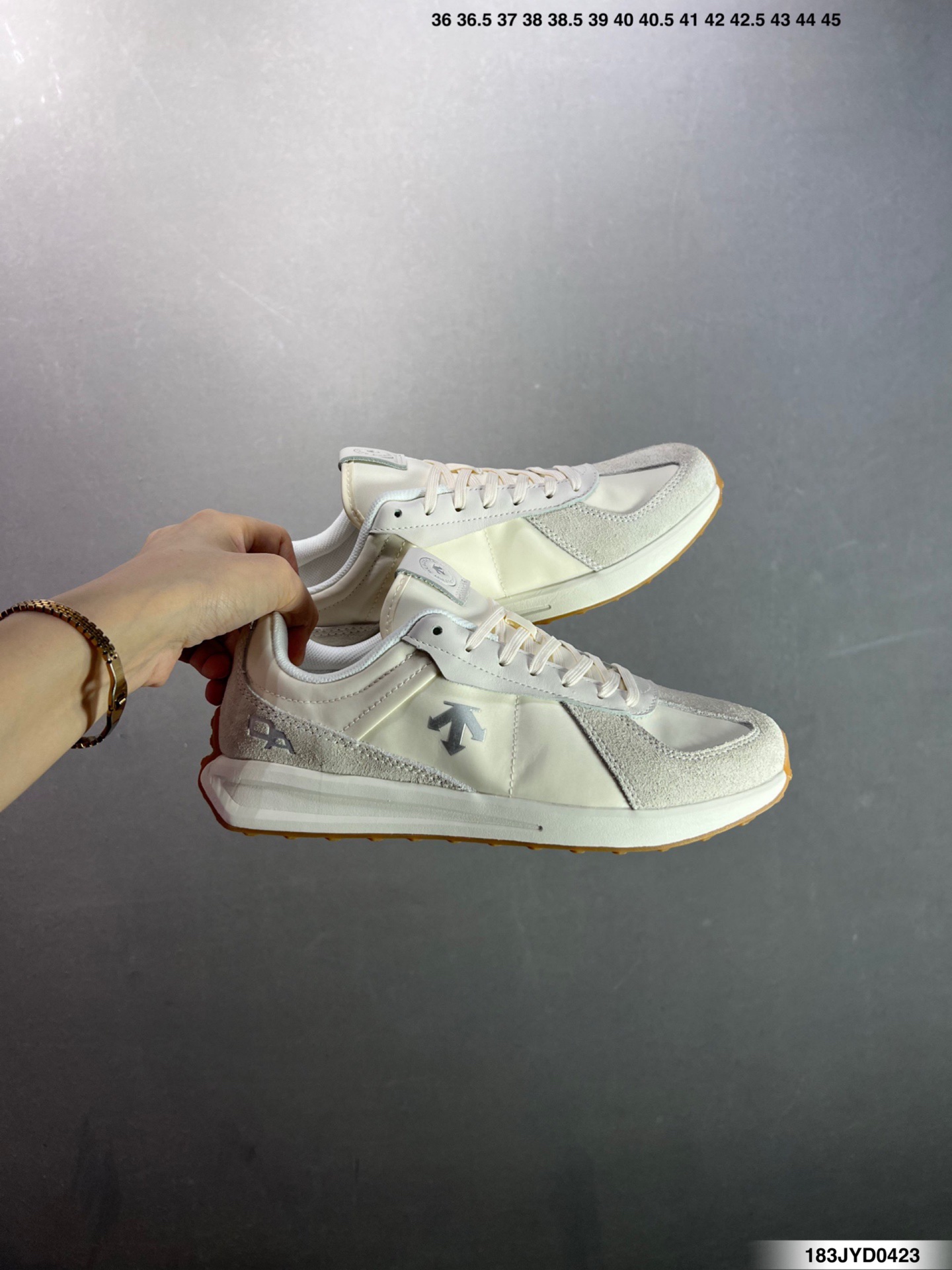 DESCENTE迪桑特CHRON系列男女同款CHRON复古运动休闲鞋 D4331LSN23-Top High Quatity Cheap Sneakers Fashion Clothing Clothes Bags handbags Shoes of all Brand wholesale With The best Quality And Beautiful Price from China Factory Chinese suppliers wholesaler seller DESCENTE迪桑特CHRON系列男女同款CHRON复古运动休闲鞋 D4331LSN23