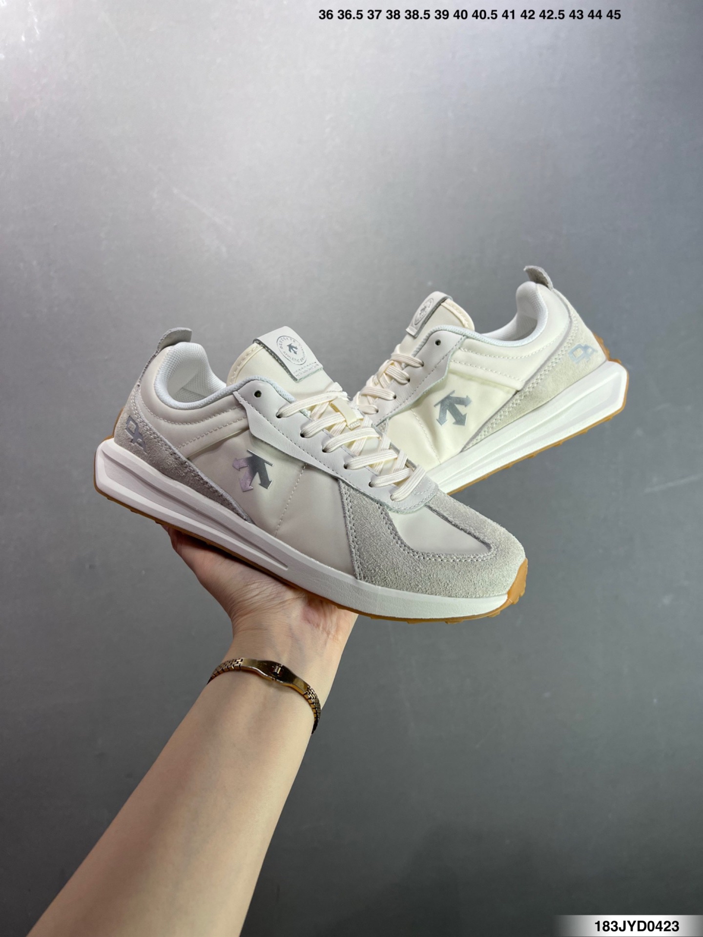 DESCENTE迪桑特CHRON系列男女同款CHRON复古运动休闲鞋 D4331LSN23-Top High Quatity Cheap Sneakers Fashion Clothing Clothes Bags handbags Shoes of all Brand wholesale With The best Quality And Beautiful Price from China Factory Chinese suppliers wholesaler seller DESCENTE迪桑特CHRON系列男女同款CHRON复古运动休闲鞋 D4331LSN23