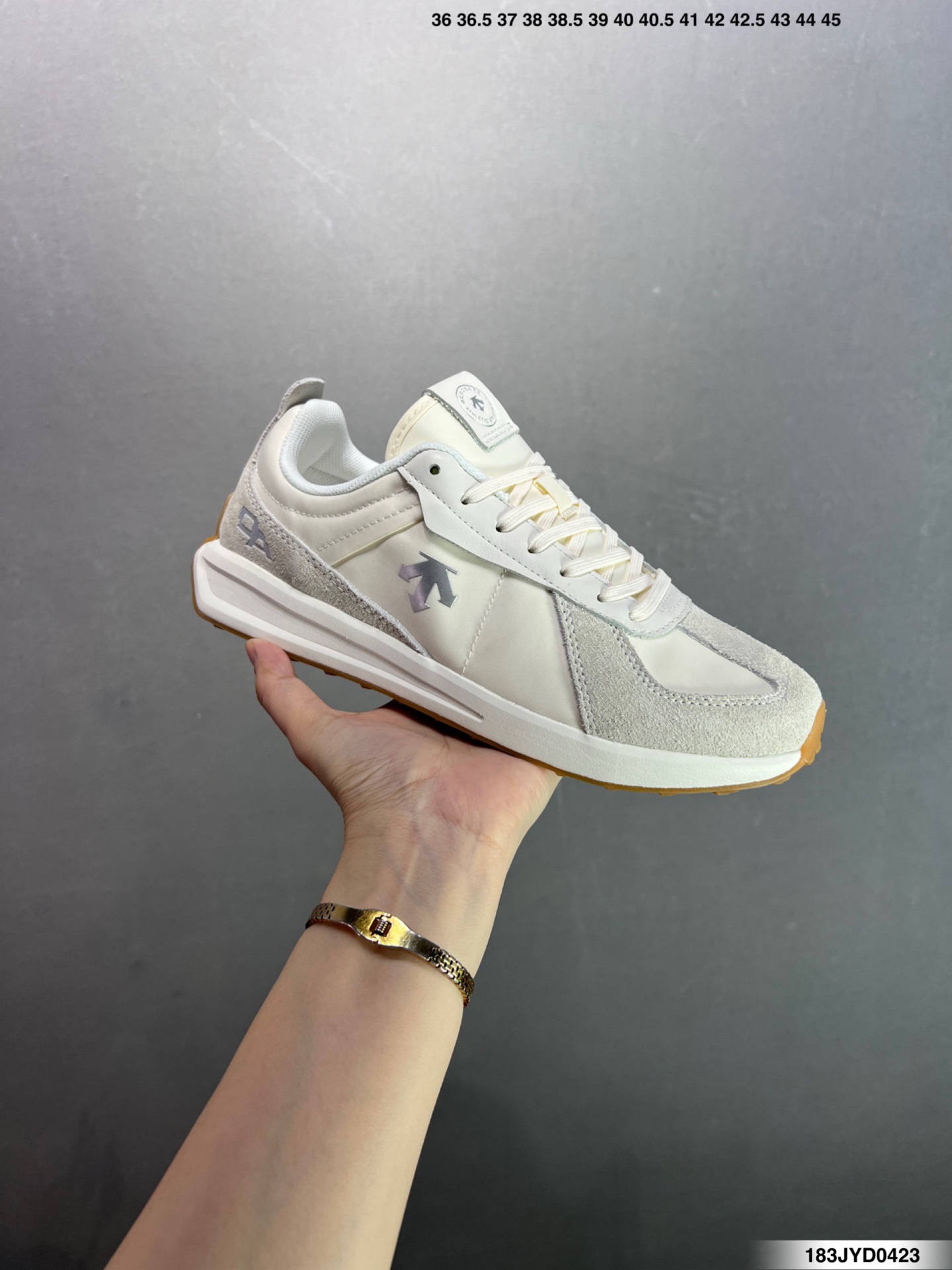 DESCENTE迪桑特CHRON系列男女同款CHRON复古运动休闲鞋 D4331LSN23-Top High Quatity Cheap Sneakers Fashion Clothing Clothes Bags handbags Shoes of all Brand wholesale With The best Quality And Beautiful Price from China Factory Chinese suppliers wholesaler seller DESCENTE迪桑特CHRON系列男女同款CHRON复古运动休闲鞋 D4331LSN23