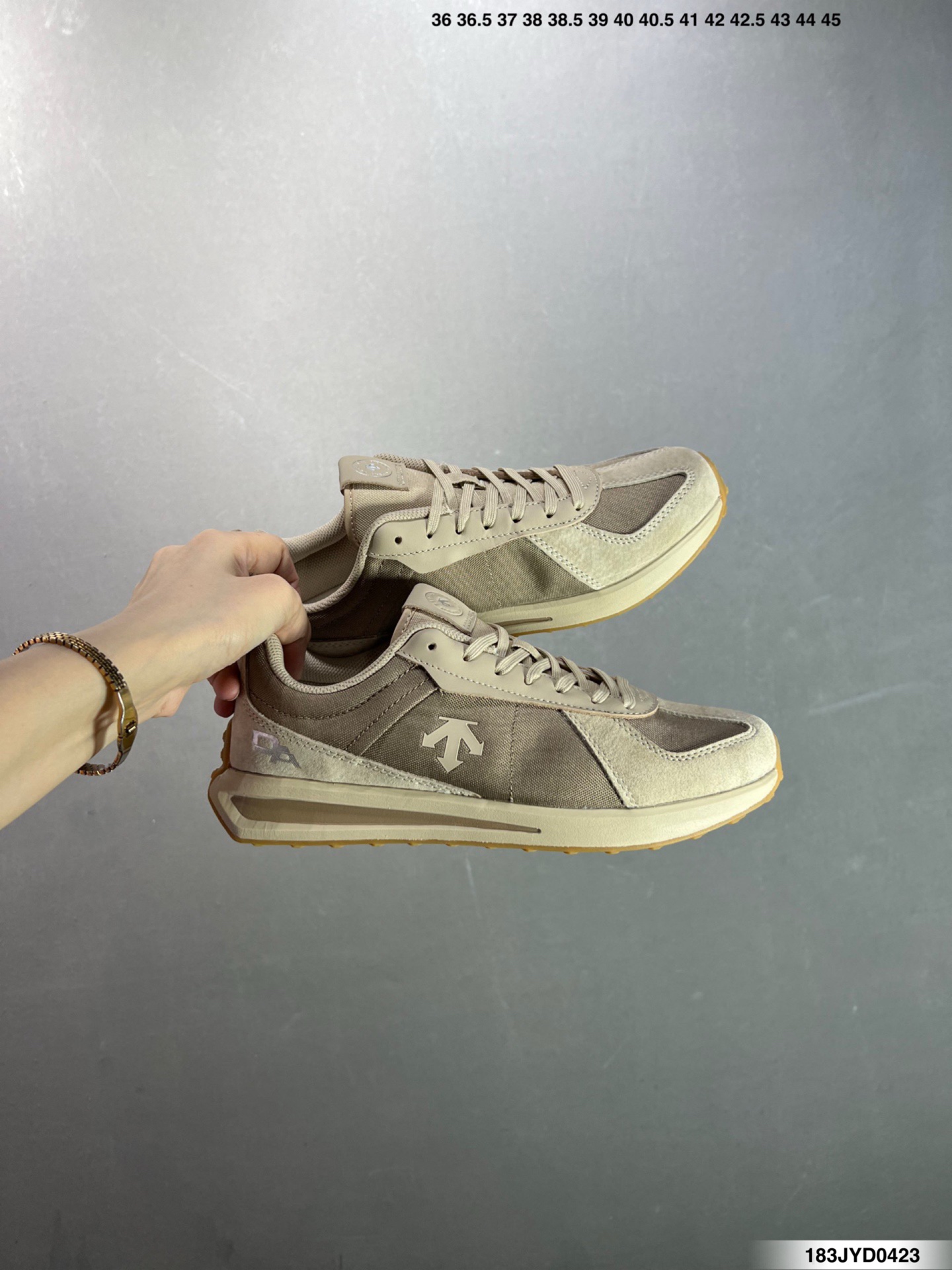 DESCENTE迪桑特CHRON系列男女同款CHRON复古运动休闲鞋 D4331LSN23-Top High Quatity Cheap Sneakers Fashion Clothing Clothes Bags handbags Shoes of all Brand wholesale With The best Quality And Beautiful Price from China Factory Chinese suppliers wholesaler seller DESCENTE迪桑特CHRON系列男女同款CHRON复古运动休闲鞋 D4331LSN23
