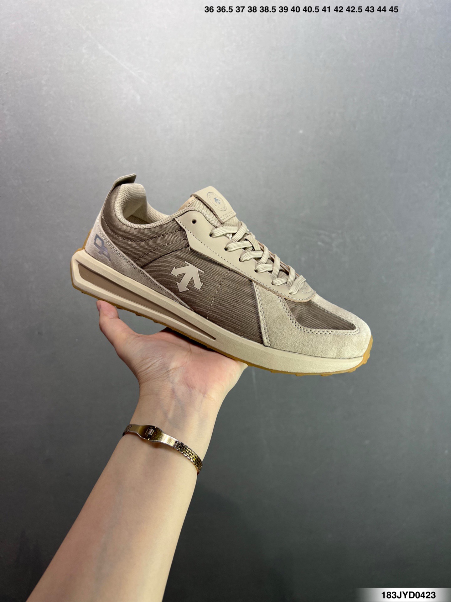 DESCENTE迪桑特CHRON系列男女同款CHRON复古运动休闲鞋 D4331LSN23-Top High Quatity Cheap Sneakers Fashion Clothing Clothes Bags handbags Shoes of all Brand wholesale With The best Quality And Beautiful Price from China Factory Chinese suppliers wholesaler seller DESCENTE迪桑特CHRON系列男女同款CHRON复古运动休闲鞋 D4331LSN23