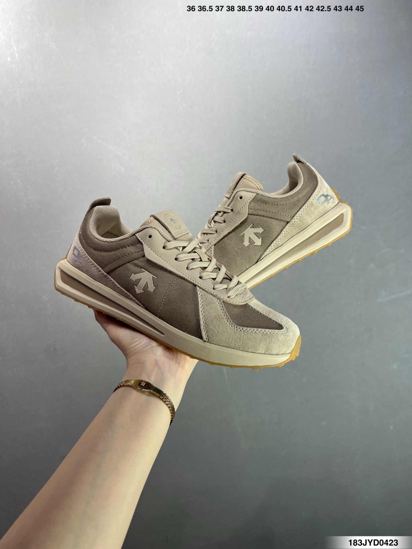 DESCENTE迪桑特CHRON系列男女同款CHRON复古运动休闲鞋 D4331LSN23-Top High Quatity Cheap Sneakers Fashion Clothing Clothes Bags handbags Shoes of all Brand wholesale With The best Quality And Beautiful Price from China Factory Chinese suppliers wholesaler seller DESCENTE迪桑特CHRON系列男女同款CHRON复古运动休闲鞋 D4331LSN23