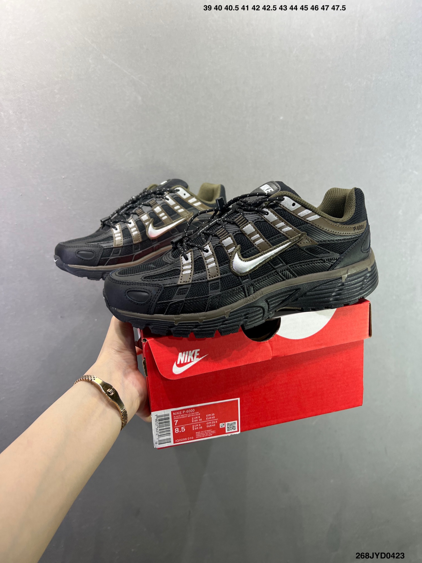 耐克Nike p-6000 跑鞋内外侧都用了红色的钩子 BY1021-103 耐克Nike p-6000 跑鞋内外侧都用了红色的钩子 BY1021-103