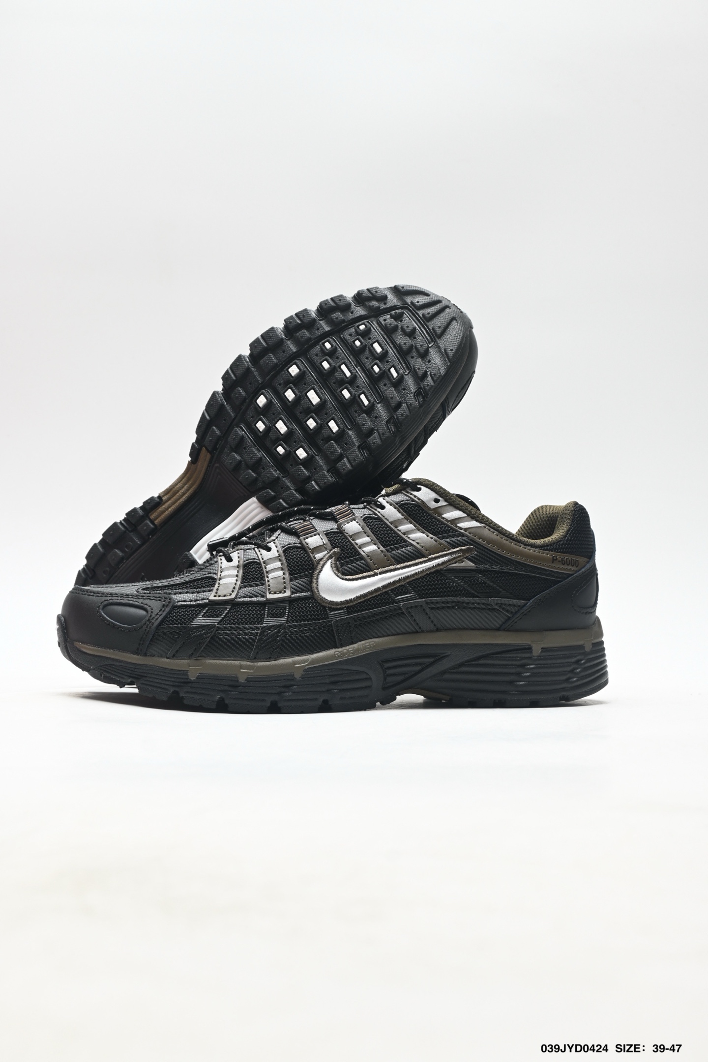 耐克Nike p-6000 跑鞋内外侧都用了红色的钩子 BY1021-103 耐克Nike p-6000 跑鞋内外侧都用了红色的钩子 BY1021-103