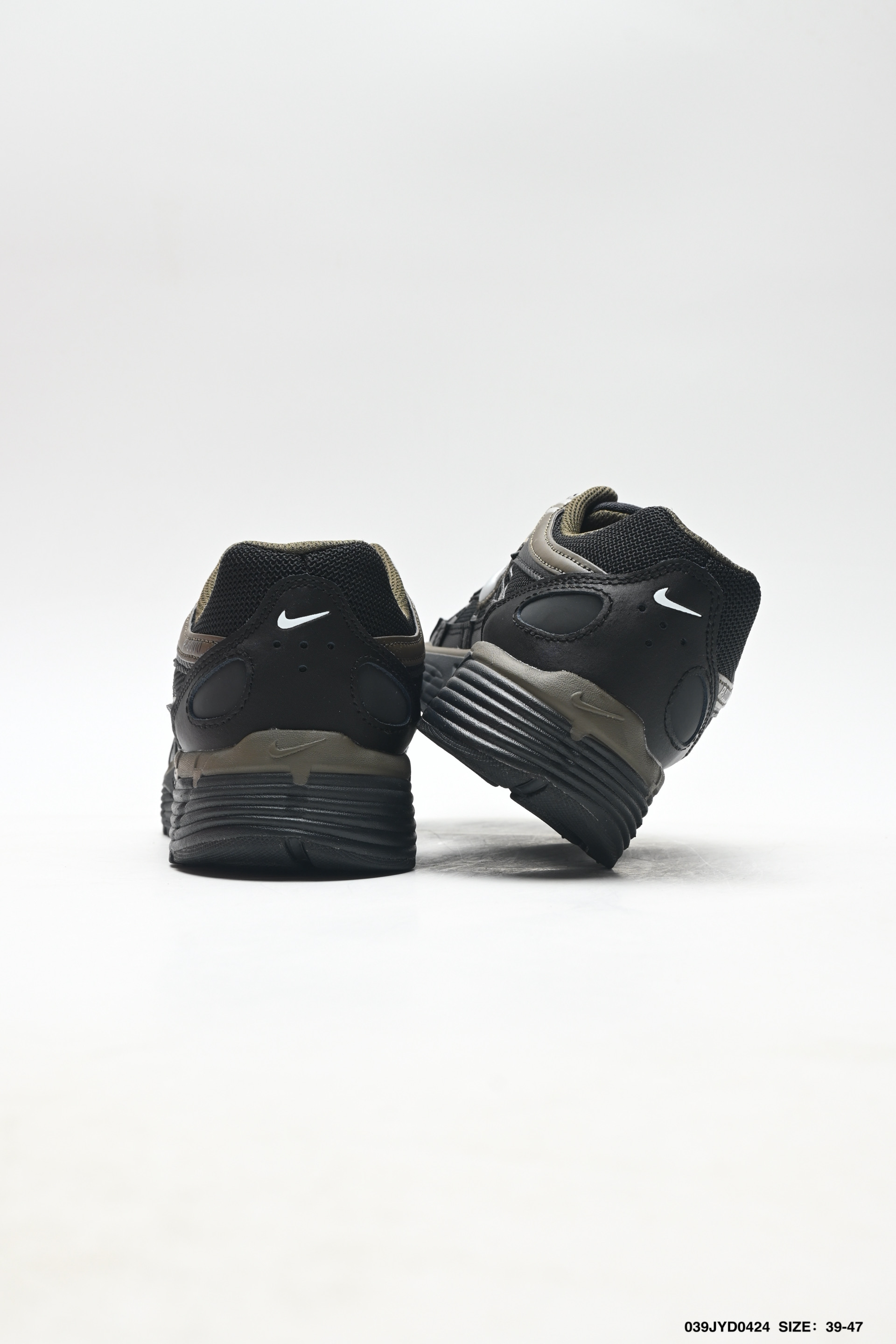 耐克Nike p-6000 跑鞋内外侧都用了红色的钩子 BY1021-103 耐克Nike p-6000 跑鞋内外侧都用了红色的钩子 BY1021-103