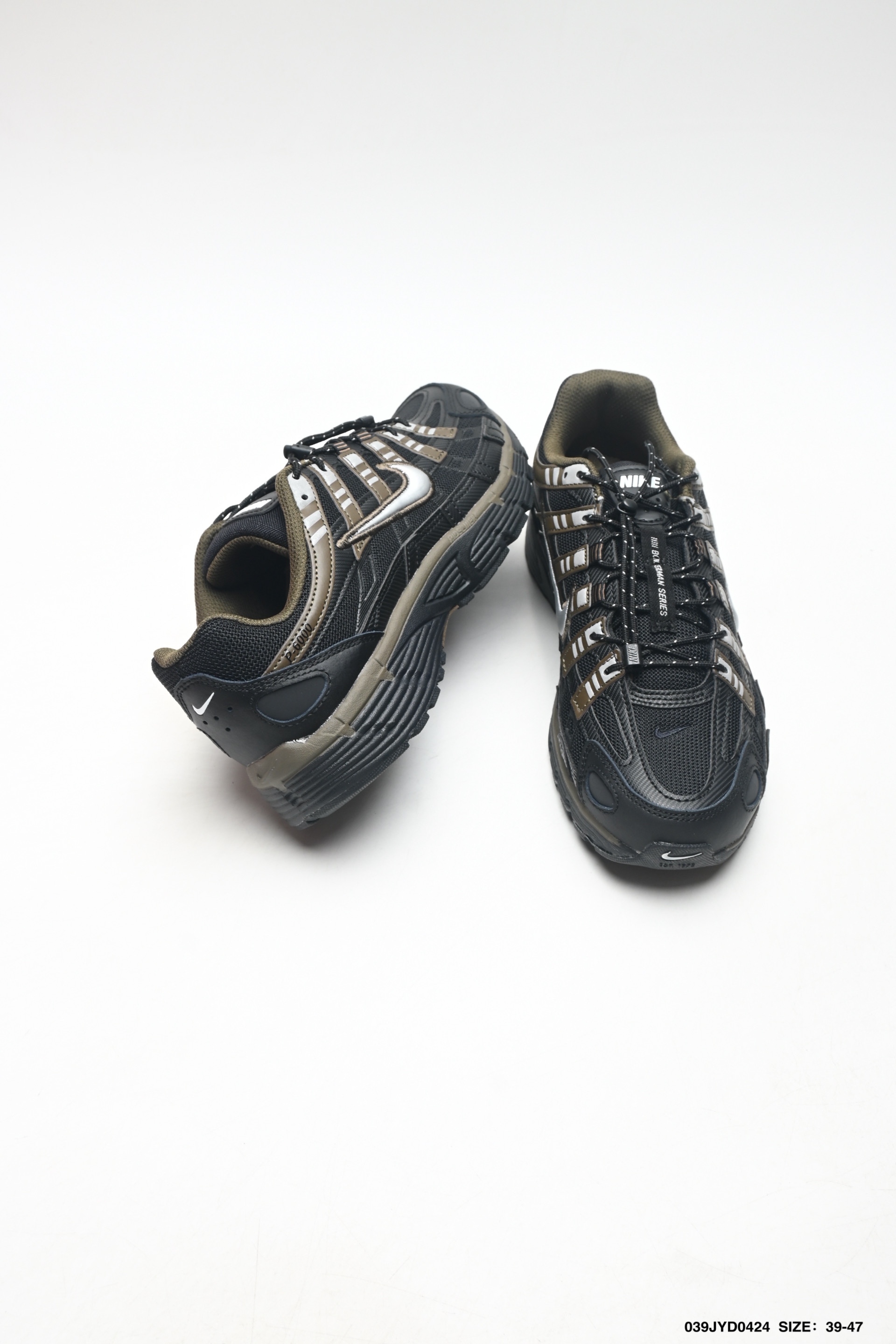 耐克Nike p-6000 跑鞋内外侧都用了红色的钩子 BY1021-103 耐克Nike p-6000 跑鞋内外侧都用了红色的钩子 BY1021-103