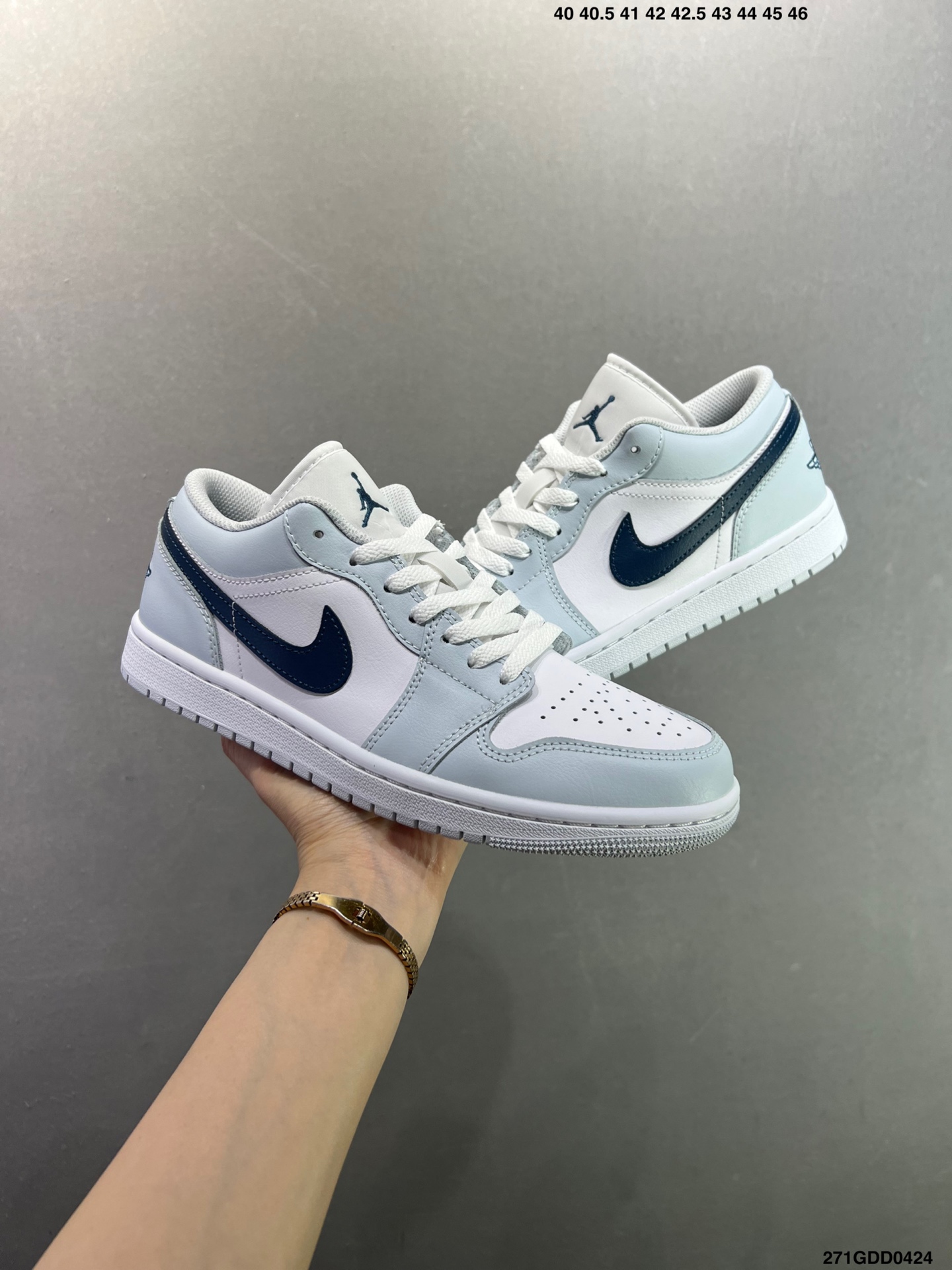 Air Jordan 1 Low 新配色 AJ1乔1 低帮休闲板鞋 553558-Top High Quatity Cheap Sneakers Fashion Clothing Clothes Bags handbags Shoes of all Brand wholesale With The best Quality And Beautiful Price from China Factory Chinese suppliers wholesaler seller Air Jordan 1 Low 新配色 AJ1乔1 低帮休闲板鞋 553558