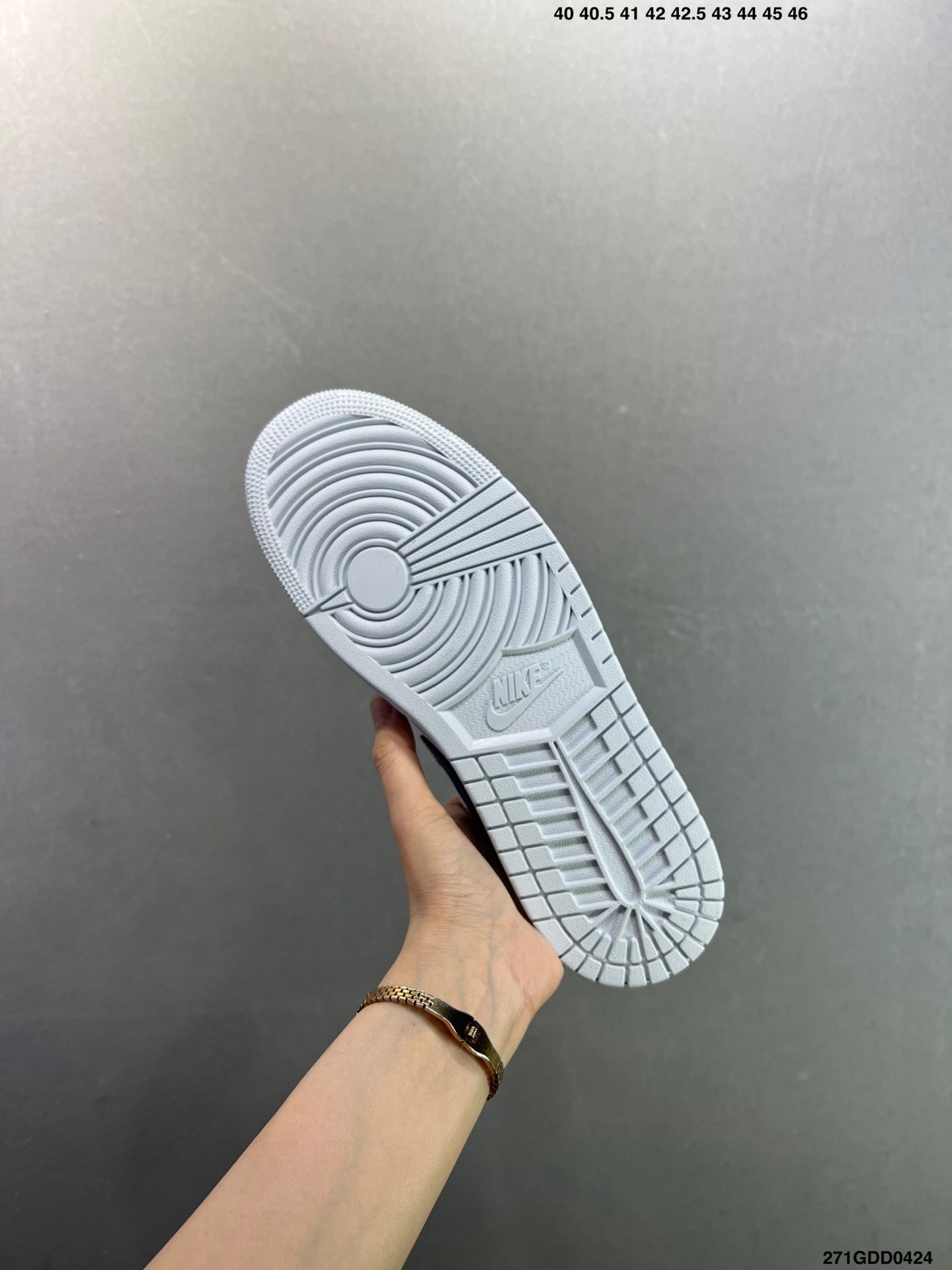 Air Jordan 1 Low 新配色 AJ1乔1 低帮休闲板鞋 553558-Top High Quatity Cheap Sneakers Fashion Clothing Clothes Bags handbags Shoes of all Brand wholesale With The best Quality And Beautiful Price from China Factory Chinese suppliers wholesaler seller Air Jordan 1 Low 新配色 AJ1乔1 低帮休闲板鞋 553558
