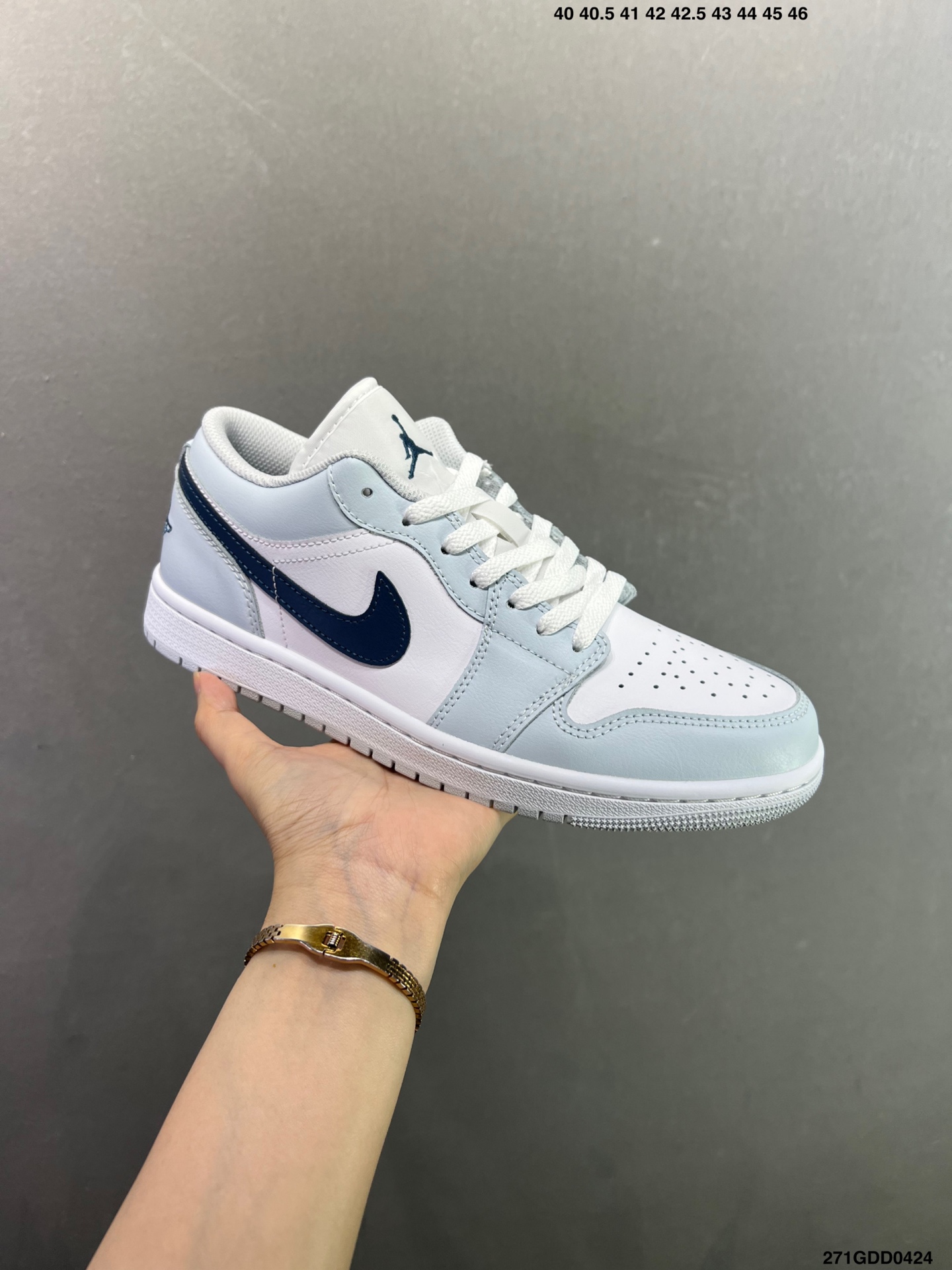 Air Jordan 1 Low 新配色 AJ1乔1 低帮休闲板鞋 553558-Top High Quatity Cheap Sneakers Fashion Clothing Clothes Bags handbags Shoes of all Brand wholesale With The best Quality And Beautiful Price from China Factory Chinese suppliers wholesaler seller Air Jordan 1 Low 新配色 AJ1乔1 低帮休闲板鞋 553558