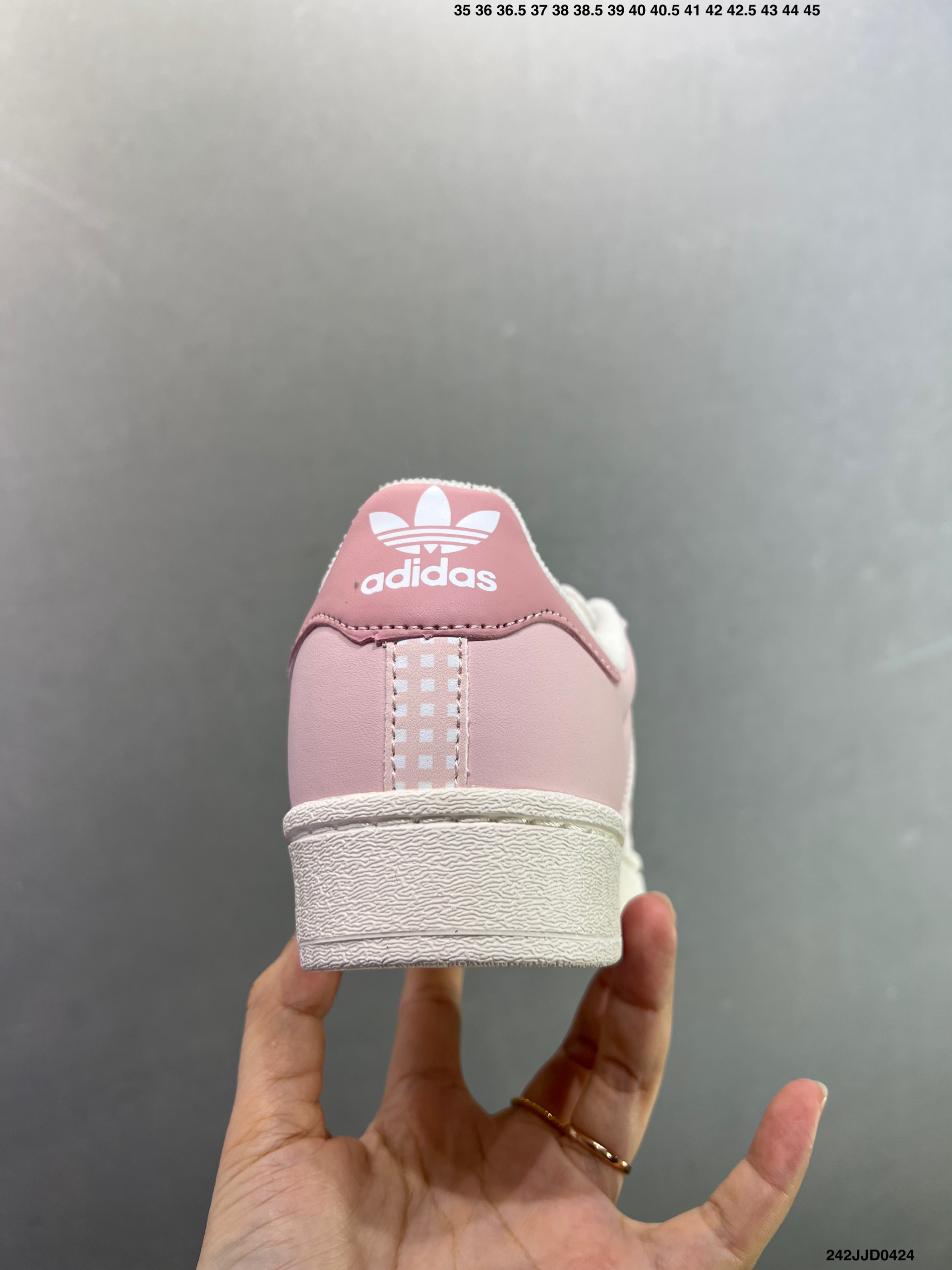 Adidas Originals Superstar贝壳头系列 阿迪达斯 低帮经典百搭休闲运动板鞋 JR6991-Top High Quatity Cheap Sneakers Fashion Clothing Clothes Bags handbags Shoes of all Brand wholesale With The best Quality And Beautiful Price from China Factory Chinese suppliers wholesaler seller Adidas Originals Superstar贝壳头系列 阿迪达斯 低帮经典百搭休闲运动板鞋 JR6991
