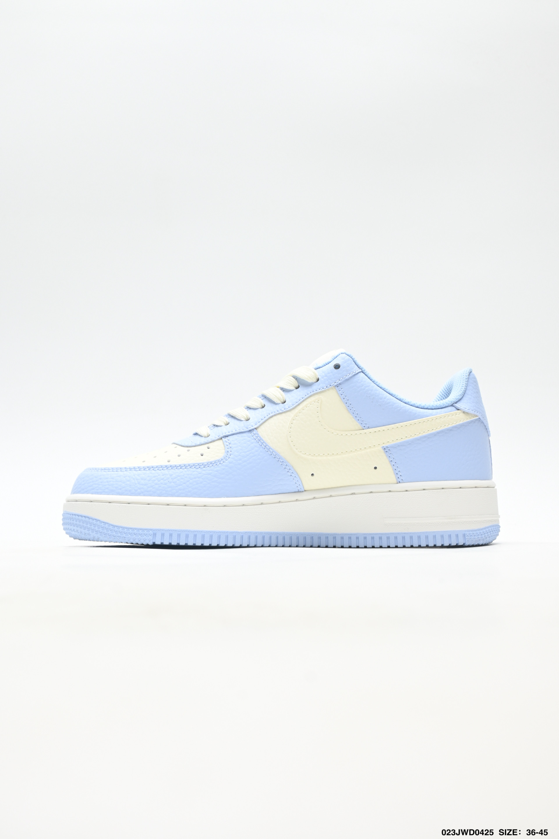 NIKE AIR FORCE 1‘07 IV3222-400 NIKE AIR FORCE 1‘07 IV3222-400