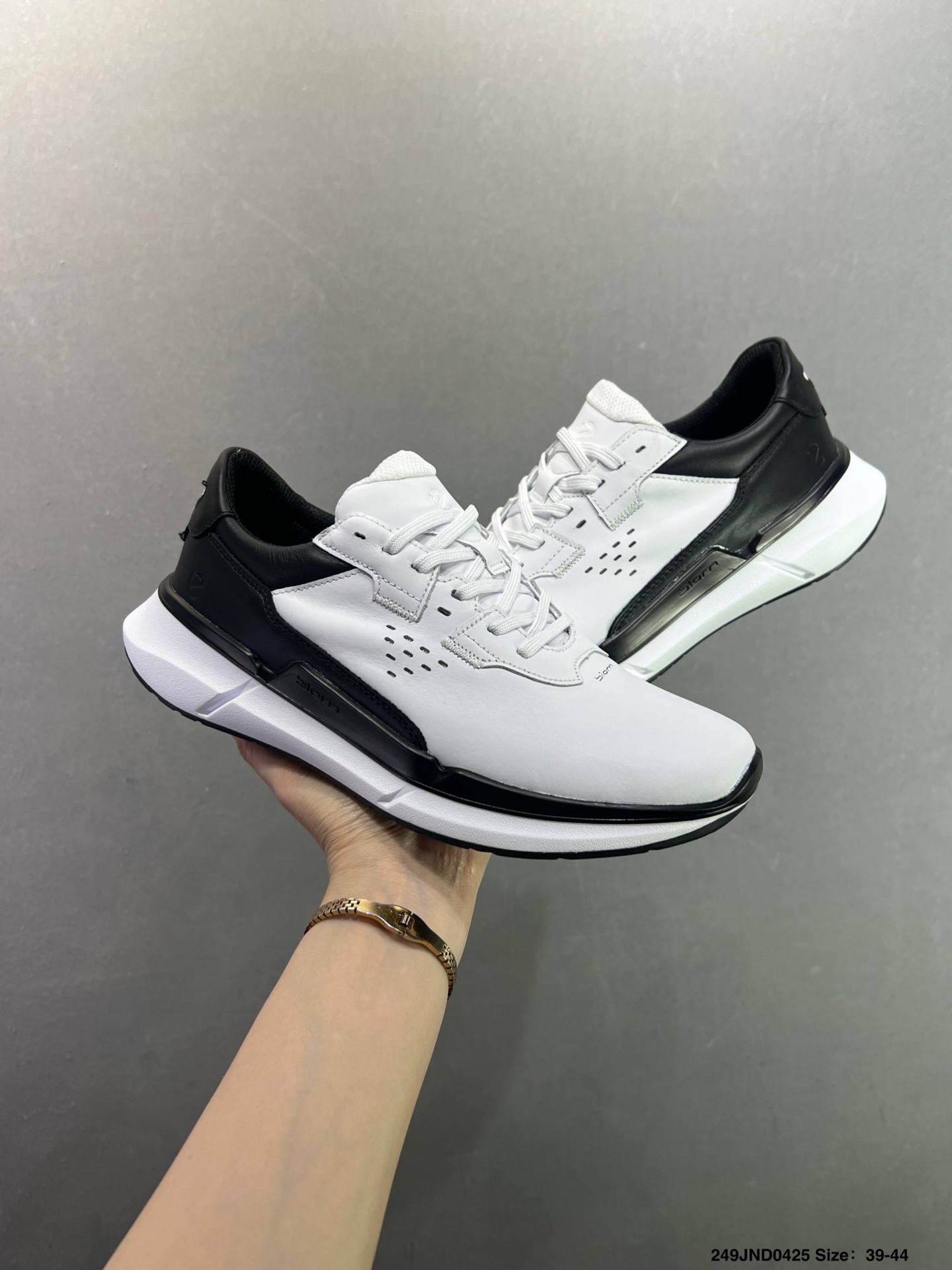 新款Ecco爱步丹麦轻奢品牌零负重系列 明星黄景瑜同款休闲鞋-Top High Quatity Cheap Sneakers Fashion Clothing Clothes Bags handbags Shoes of all Brand wholesale With The best Quality And Beautiful Price from China Factory Chinese suppliers wholesaler seller 新款Ecco爱步丹麦轻奢品牌零负重系列 明星黄景瑜同款休闲鞋