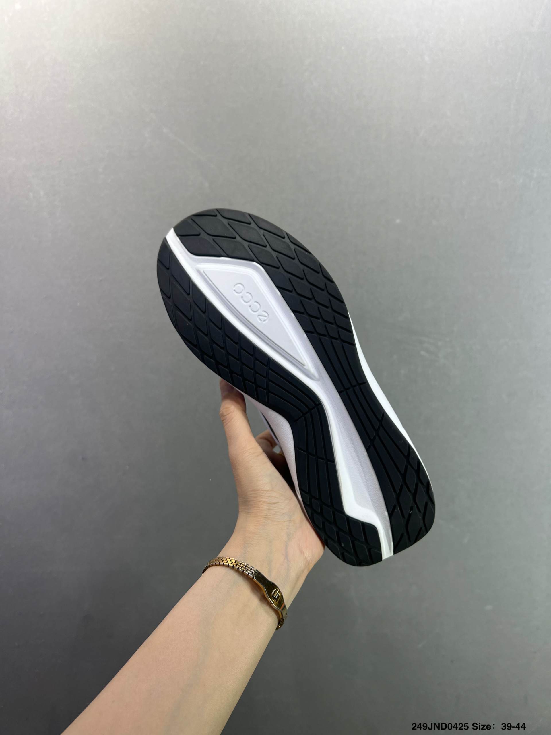 新款Ecco爱步丹麦轻奢品牌零负重系列 明星黄景瑜同款休闲鞋-Top High Quatity Cheap Sneakers Fashion Clothing Clothes Bags handbags Shoes of all Brand wholesale With The best Quality And Beautiful Price from China Factory Chinese suppliers wholesaler seller 新款Ecco爱步丹麦轻奢品牌零负重系列 明星黄景瑜同款休闲鞋