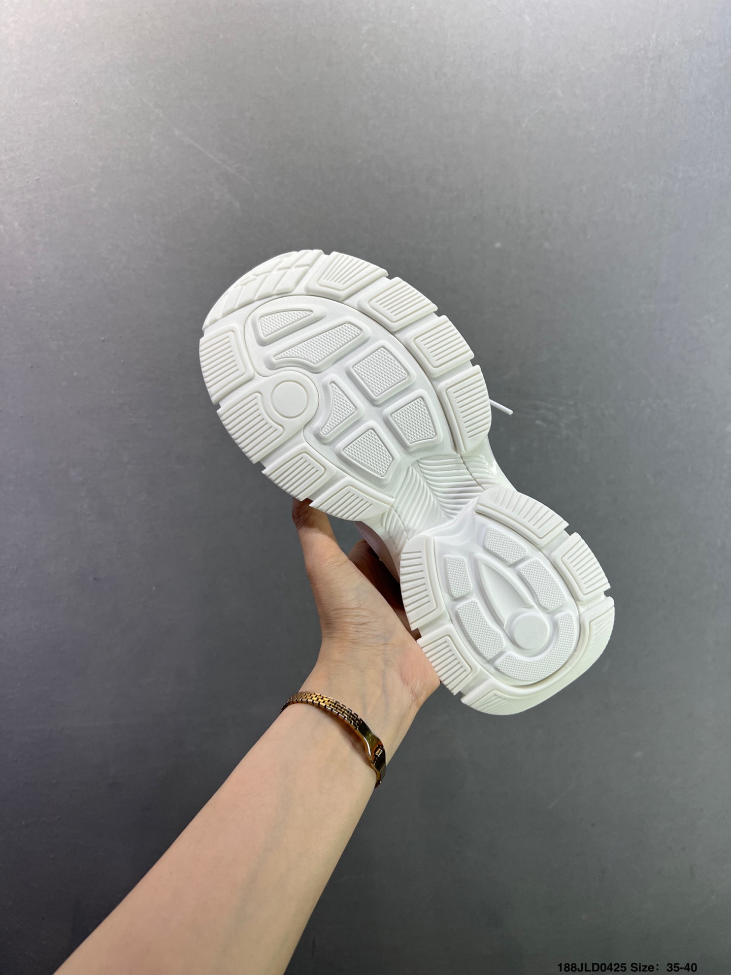 GG-CC GG-CC Chunky Low 时髦look轻松定格 G25Y9084B-Top High Quatity Cheap Sneakers Fashion Clothing Clothes Bags handbags Shoes of all Brand wholesale With The best Quality And Beautiful Price from China Factory Chinese suppliers wholesaler seller GG-CC GG-CC Chunky Low 时髦look轻松定格 G25Y9084B