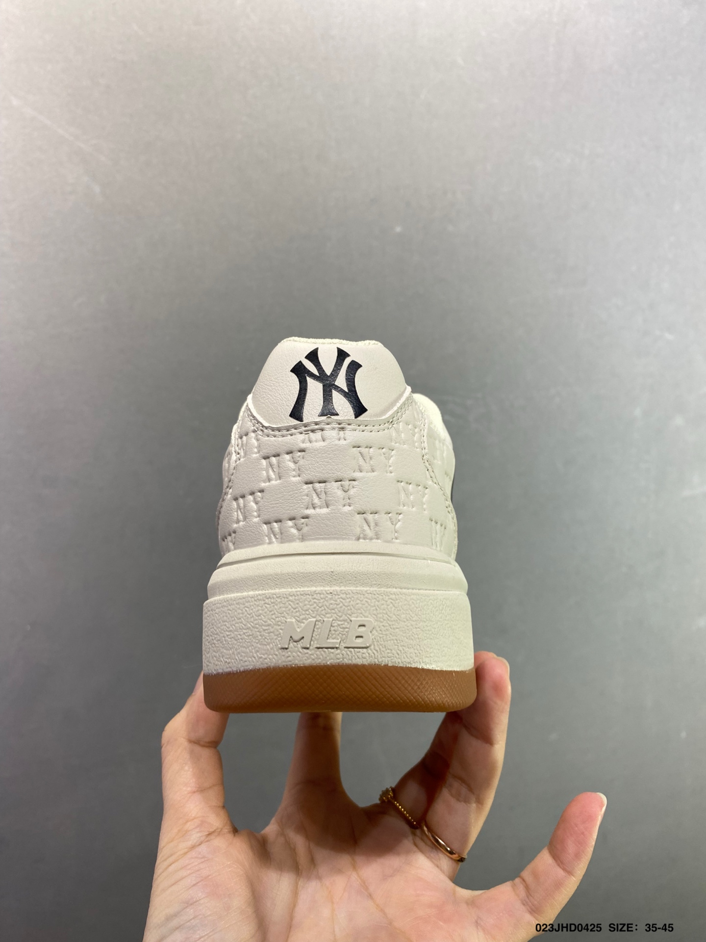 MLB CHUNKY CLASSIC EMBO MONOGRAM 人气单品 学长鞋系列低帮老爹风轻量增高厚底百搭休闲运动慢跑鞋 3ASXE015N (GP42)-Top High Quatity Cheap Sneakers Fashion Clothing Clothes Bags handbags Shoes of all Brand wholesale With The best Quality And Beautiful Price from China Factory Chinese suppliers wholesaler seller MLB CHUNKY CLASSIC EMBO MONOGRAM 人气单品 学长鞋系列低帮老爹风轻量增高厚底百搭休闲运动慢跑鞋 3ASXE015N (GP42)