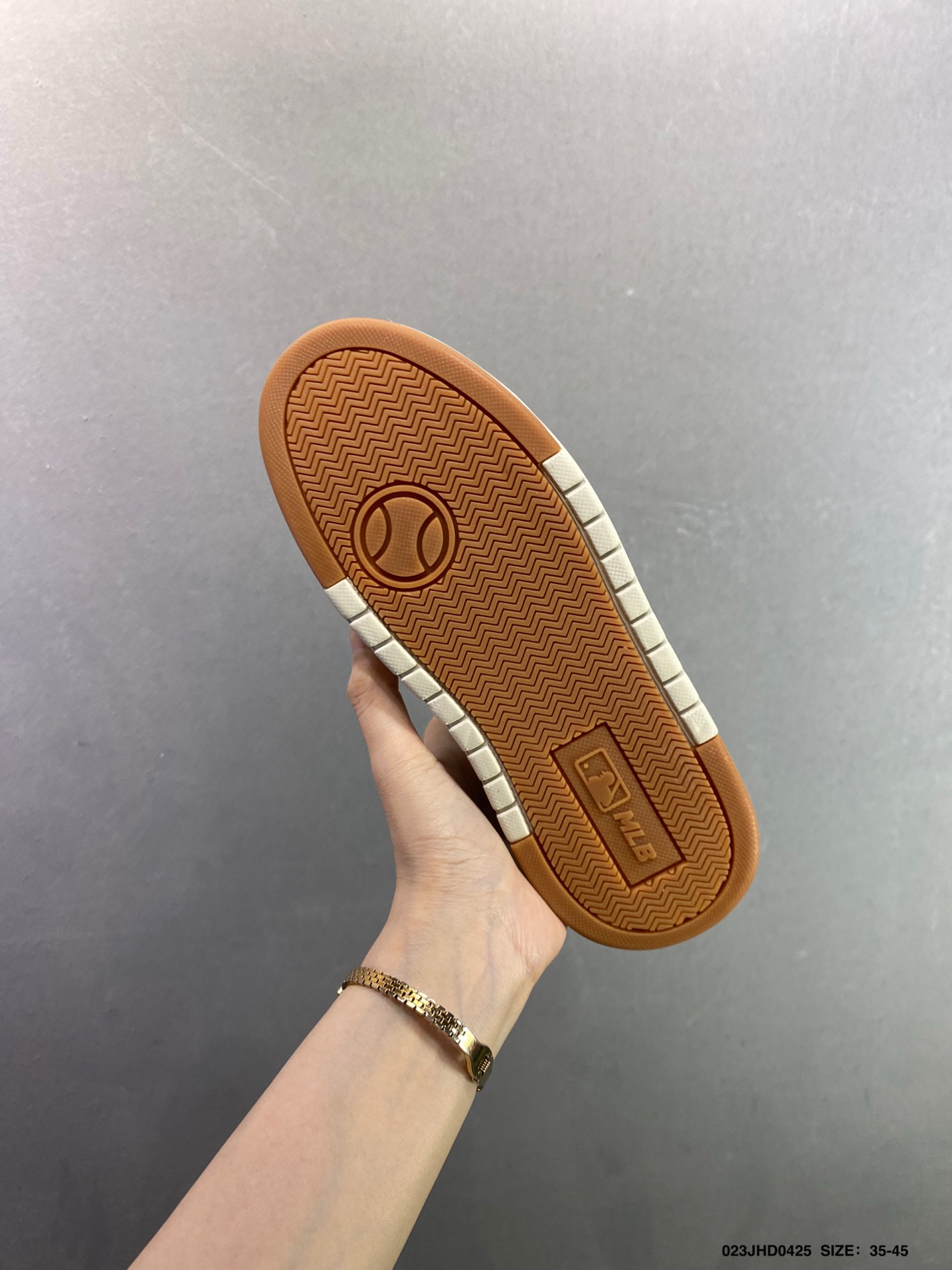 MLB CHUNKY CLASSIC EMBO MONOGRAM 人气单品 学长鞋系列低帮老爹风轻量增高厚底百搭休闲运动慢跑鞋 3ASXE015N (GP42)-Top High Quatity Cheap Sneakers Fashion Clothing Clothes Bags handbags Shoes of all Brand wholesale With The best Quality And Beautiful Price from China Factory Chinese suppliers wholesaler seller MLB CHUNKY CLASSIC EMBO MONOGRAM 人气单品 学长鞋系列低帮老爹风轻量增高厚底百搭休闲运动慢跑鞋 3ASXE015N (GP42)