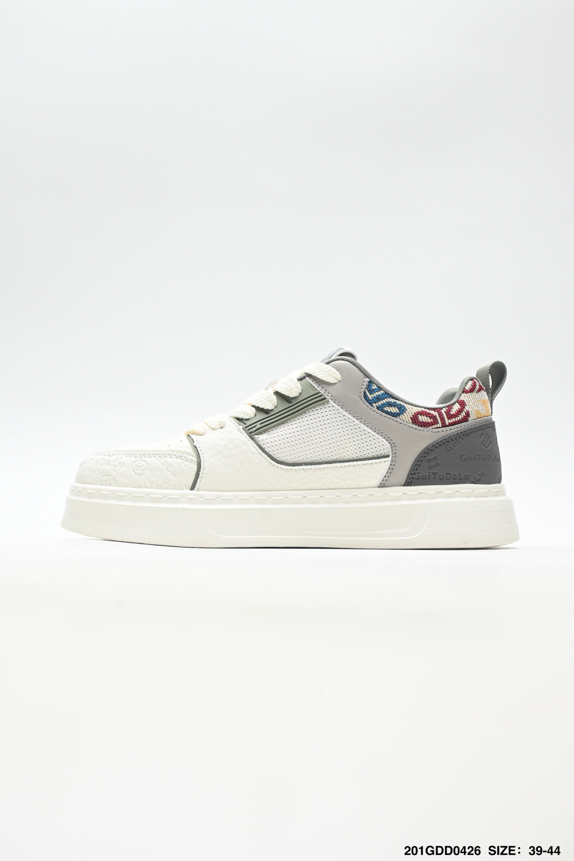 FENDI/ 芬迪 板鞋/休闲鞋 清晰质感 高端时尚 简约大气-Top High Quatity Cheap Sneakers Fashion Clothing Clothes Bags handbags Shoes of all Brand wholesale With The best Quality And Beautiful Price from China Factory Chinese suppliers wholesaler seller FENDI/ 芬迪 板鞋/休闲鞋 清晰质感 高端时尚 简约大气