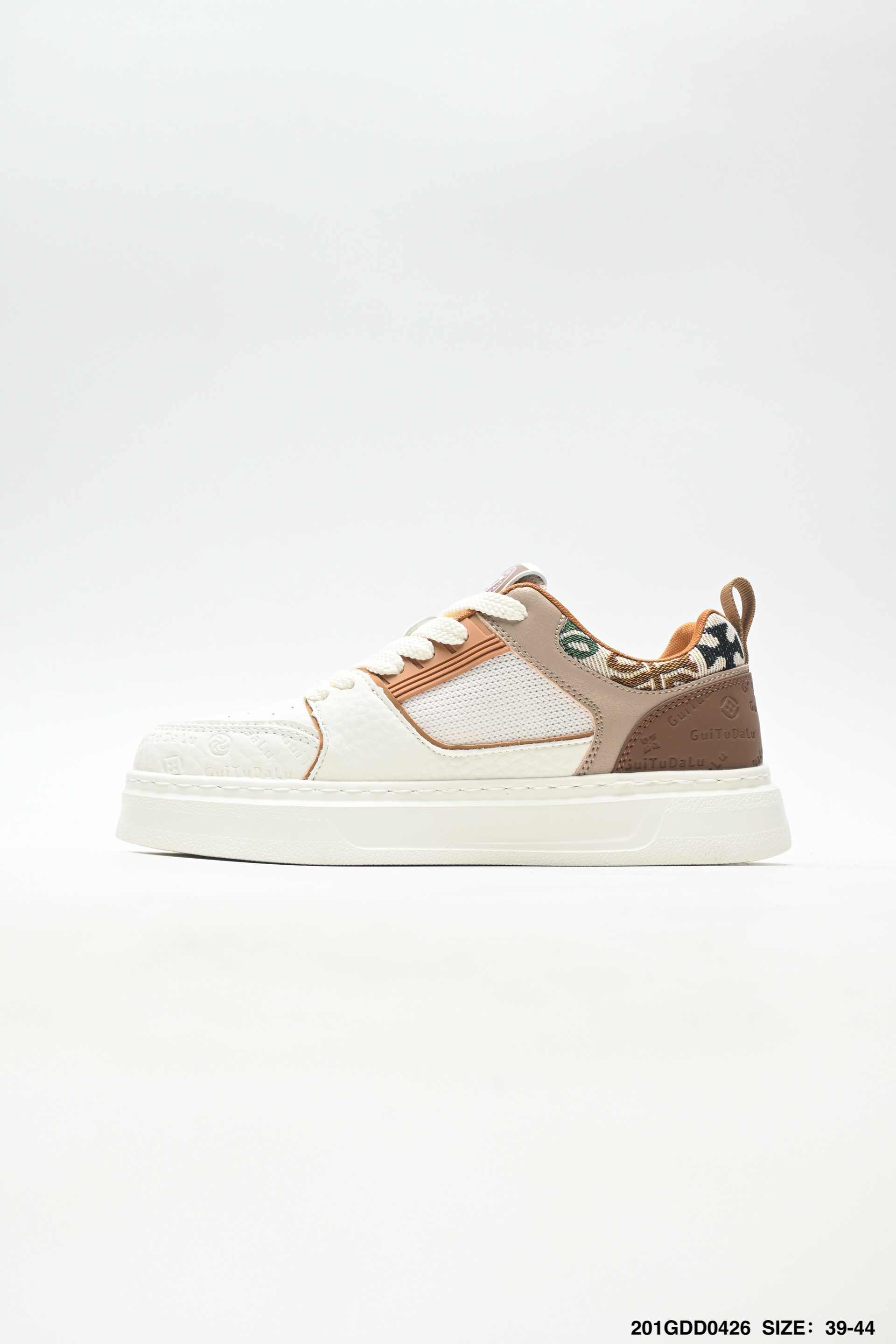 FENDI/ 芬迪 板鞋/休闲鞋 清晰质感 高端时尚 简约大气-Top High Quatity Cheap Sneakers Fashion Clothing Clothes Bags handbags Shoes of all Brand wholesale With The best Quality And Beautiful Price from China Factory Chinese suppliers wholesaler seller FENDI/ 芬迪 板鞋/休闲鞋 清晰质感 高端时尚 简约大气