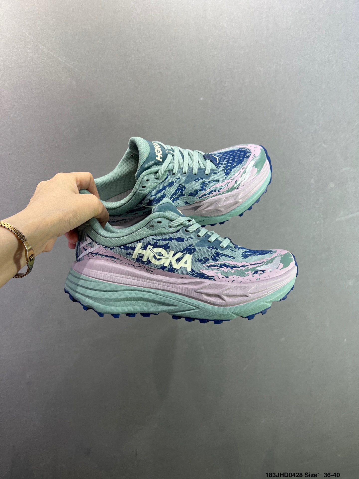 HOKA M STINSON 7 全新配色 HOKA ONE ONE是来自美国的跑步鞋知名品牌 1141530/BWR-Top High Quatity Cheap Sneakers Fashion Clothing Clothes Bags handbags Shoes of all Brand wholesale With The best Quality And Beautiful Price from China Factory Chinese suppliers wholesaler seller HOKA M STINSON 7 全新配色 HOKA ONE ONE是来自美国的跑步鞋知名品牌 1141530/BWR
