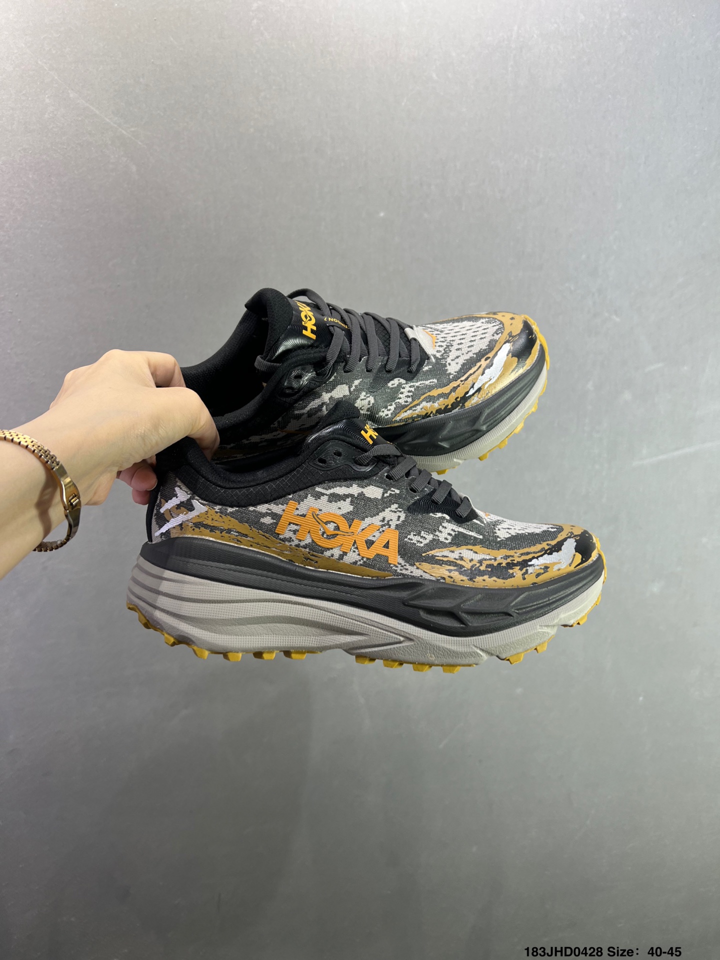 HOKA M STINSON 7 全新配色 HOKA ONE ONE是来自美国的跑步鞋知名品牌 1141530/BWR-Top High Quatity Cheap Sneakers Fashion Clothing Clothes Bags handbags Shoes of all Brand wholesale With The best Quality And Beautiful Price from China Factory Chinese suppliers wholesaler seller HOKA M STINSON 7 全新配色 HOKA ONE ONE是来自美国的跑步鞋知名品牌 1141530/BWR