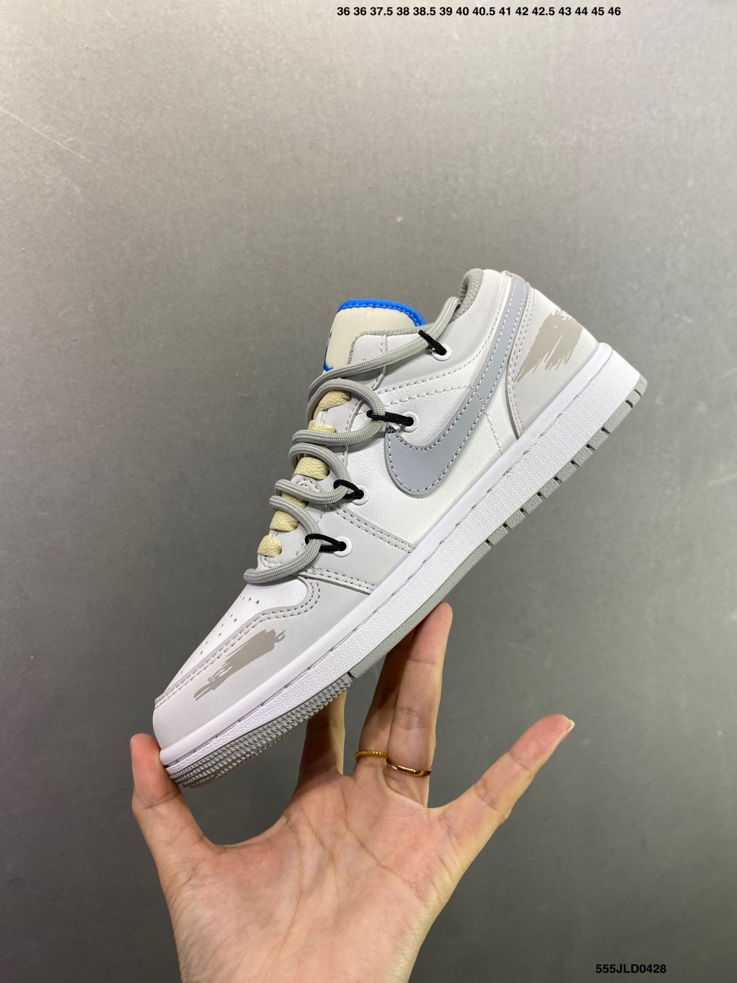 Nike Air Jordan 1 Low AJ1乔1低帮休闲板鞋 553558-113-Top High Quatity Cheap Sneakers Fashion Clothing Clothes Bags handbags Shoes of all Brand wholesale With The best Quality And Beautiful Price from China Factory Chinese suppliers wholesaler seller Nike Air Jordan 1 Low AJ1乔1低帮休闲板鞋 553558-113