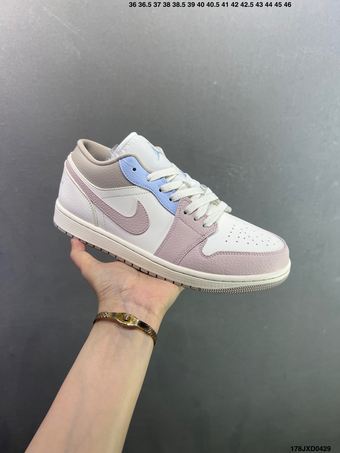 Air Jordan 1 Low ”Lsland Green“ 低帮 AJ1 乔丹1代 aj1 乔1 低邦 黑白绿 乔丹篮球鞋系列 男 553558-131 女 553560-131-Top High Quatity Cheap Sneakers Fashion Clothing Clothes Bags handbags Shoes of all Brand wholesale With The best Quality And Beautiful Price from China Factory Chinese suppliers wholesaler seller Air Jordan 1 Low ”Lsland Green“ 低帮 AJ1 乔丹1代 aj1 乔1 低邦 黑白绿 乔丹篮球鞋系列 男 553558-131 女 553560-131