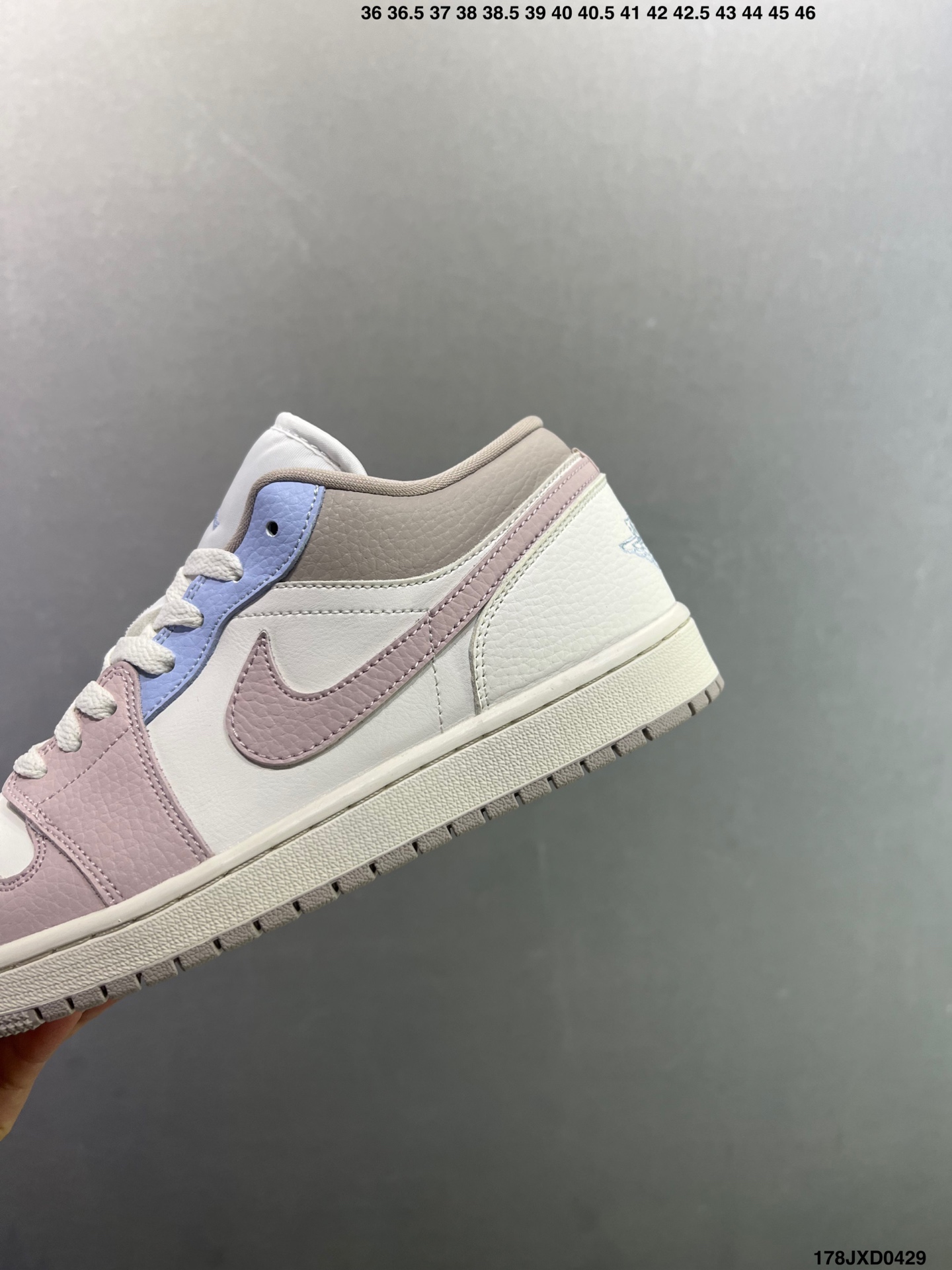 Air Jordan 1 Low ”Lsland Green“ 低帮 AJ1 乔丹1代 aj1 乔1 低邦 黑白绿 乔丹篮球鞋系列 男 553558-131 女 553560-131-Top High Quatity Cheap Sneakers Fashion Clothing Clothes Bags handbags Shoes of all Brand wholesale With The best Quality And Beautiful Price from China Factory Chinese suppliers wholesaler seller Air Jordan 1 Low ”Lsland Green“ 低帮 AJ1 乔丹1代 aj1 乔1 低邦 黑白绿 乔丹篮球鞋系列 男 553558-131 女 553560-131