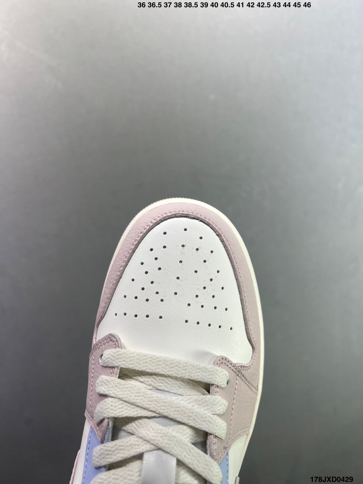 Air Jordan 1 Low ”Lsland Green“ 低帮 AJ1 乔丹1代 aj1 乔1 低邦 黑白绿 乔丹篮球鞋系列 男 553558-131 女 553560-131-Top High Quatity Cheap Sneakers Fashion Clothing Clothes Bags handbags Shoes of all Brand wholesale With The best Quality And Beautiful Price from China Factory Chinese suppliers wholesaler seller Air Jordan 1 Low ”Lsland Green“ 低帮 AJ1 乔丹1代 aj1 乔1 低邦 黑白绿 乔丹篮球鞋系列 男 553558-131 女 553560-131