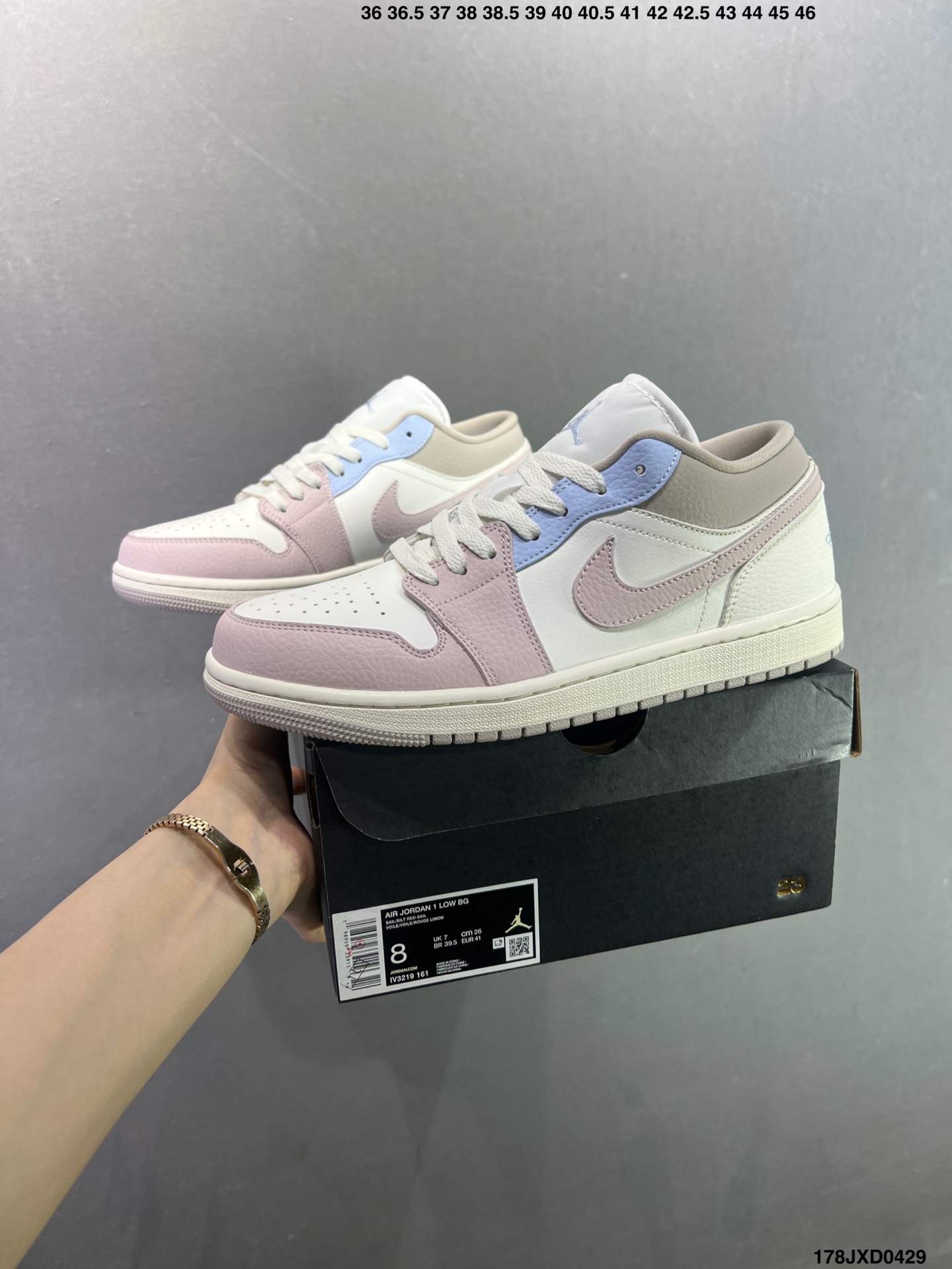 Air Jordan 1 Low ”Lsland Green“ 低帮 AJ1 乔丹1代 aj1 乔1 低邦 黑白绿 乔丹篮球鞋系列 男 553558-131 女 553560-131-Top High Quatity Cheap Sneakers Fashion Clothing Clothes Bags handbags Shoes of all Brand wholesale With The best Quality And Beautiful Price from China Factory Chinese suppliers wholesaler seller Air Jordan 1 Low ”Lsland Green“ 低帮 AJ1 乔丹1代 aj1 乔1 低邦 黑白绿 乔丹篮球鞋系列 男 553558-131 女 553560-131