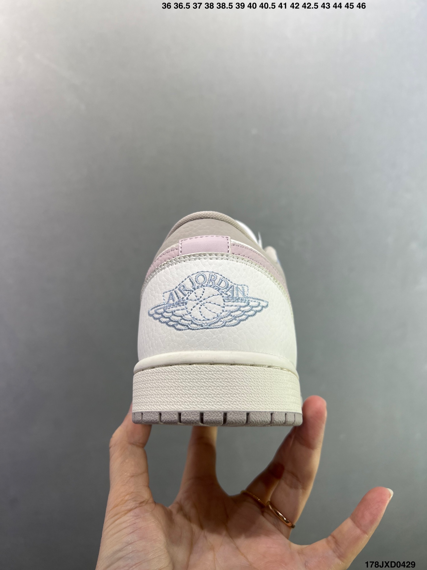 Air Jordan 1 Low ”Lsland Green“ 低帮 AJ1 乔丹1代 aj1 乔1 低邦 黑白绿 乔丹篮球鞋系列 男 553558-131 女 553560-131-Top High Quatity Cheap Sneakers Fashion Clothing Clothes Bags handbags Shoes of all Brand wholesale With The best Quality And Beautiful Price from China Factory Chinese suppliers wholesaler seller Air Jordan 1 Low ”Lsland Green“ 低帮 AJ1 乔丹1代 aj1 乔1 低邦 黑白绿 乔丹篮球鞋系列 男 553558-131 女 553560-131