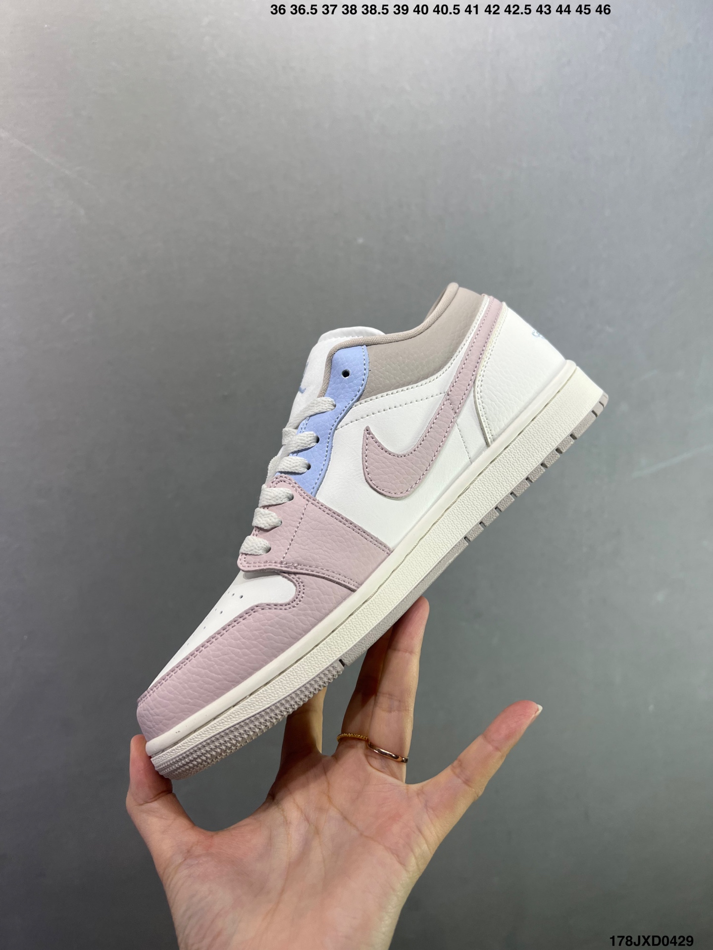 Air Jordan 1 Low ”Lsland Green“ 低帮 AJ1 乔丹1代 aj1 乔1 低邦 黑白绿 乔丹篮球鞋系列 男 553558-131 女 553560-131-Top High Quatity Cheap Sneakers Fashion Clothing Clothes Bags handbags Shoes of all Brand wholesale With The best Quality And Beautiful Price from China Factory Chinese suppliers wholesaler seller Air Jordan 1 Low ”Lsland Green“ 低帮 AJ1 乔丹1代 aj1 乔1 低邦 黑白绿 乔丹篮球鞋系列 男 553558-131 女 553560-131