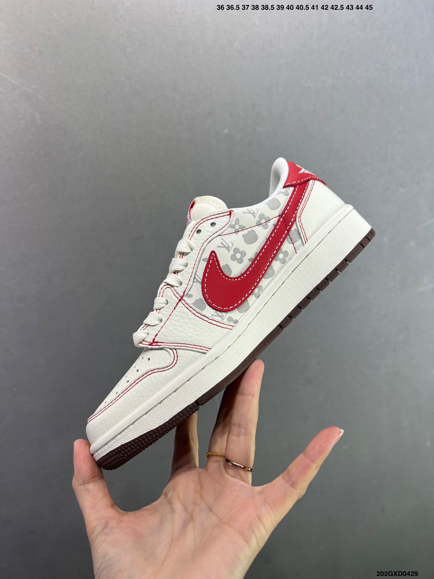 Nike Air Jordan 1 x Travis Scott AJ1倒勾 乔一倒钩 ‘DIY’定制 耐克 低帮文化篮球鞋 LX1988-202