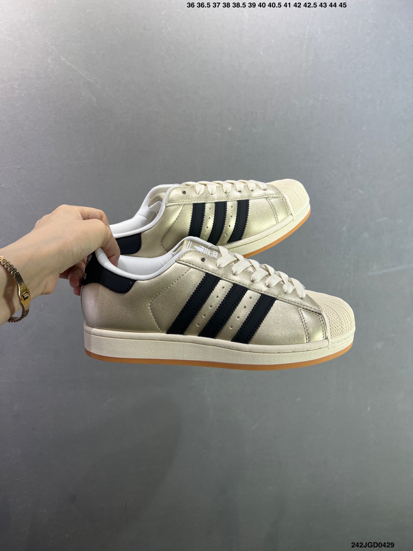 阿迪达斯/三叶草Adidas Originals Superstar Vintage”Earth Strata Black“经典贝壳头古着系列低帮百搭休闲运动板鞋B“皮革米白灰黑” HQ2691-Top High Quatity Cheap Sneakers Fashion Clothing Clothes Bags handbags Shoes of all Brand wholesale With The best Quality And Beautiful Price from China Factory Chinese suppliers wholesaler seller 阿迪达斯/三叶草Adidas Originals Superstar Vintage”Earth Strata Black“经典贝壳头古着系列低帮百搭休闲运动板鞋B“皮革米白灰黑” HQ2691