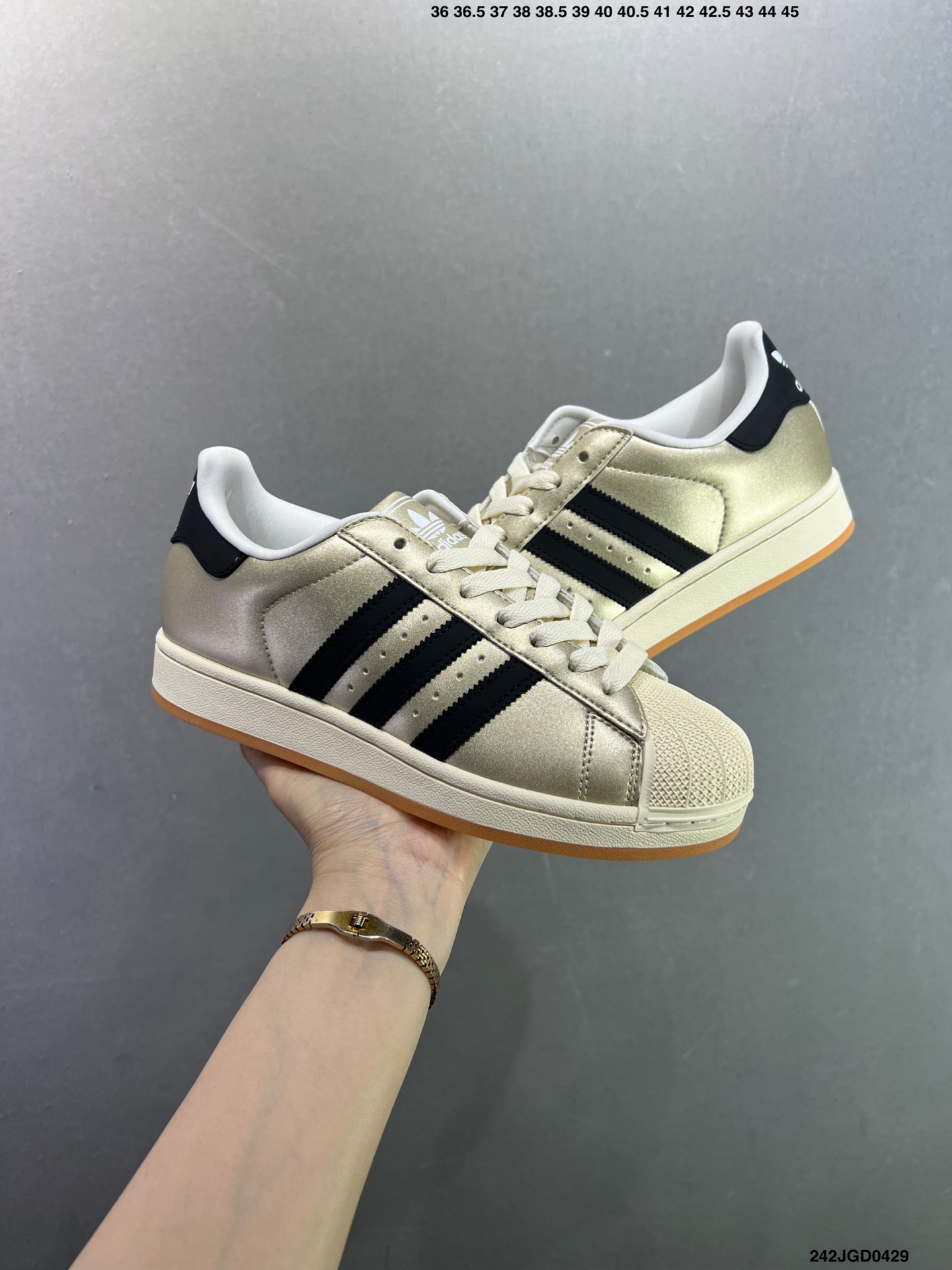 阿迪达斯/三叶草Adidas Originals Superstar Vintage”Earth Strata Black“经典贝壳头古着系列低帮百搭休闲运动板鞋B“皮革米白灰黑” HQ2691-Top High Quatity Cheap Sneakers Fashion Clothing Clothes Bags handbags Shoes of all Brand wholesale With The best Quality And Beautiful Price from China Factory Chinese suppliers wholesaler seller 阿迪达斯/三叶草Adidas Originals Superstar Vintage”Earth Strata Black“经典贝壳头古着系列低帮百搭休闲运动板鞋B“皮革米白灰黑” HQ2691