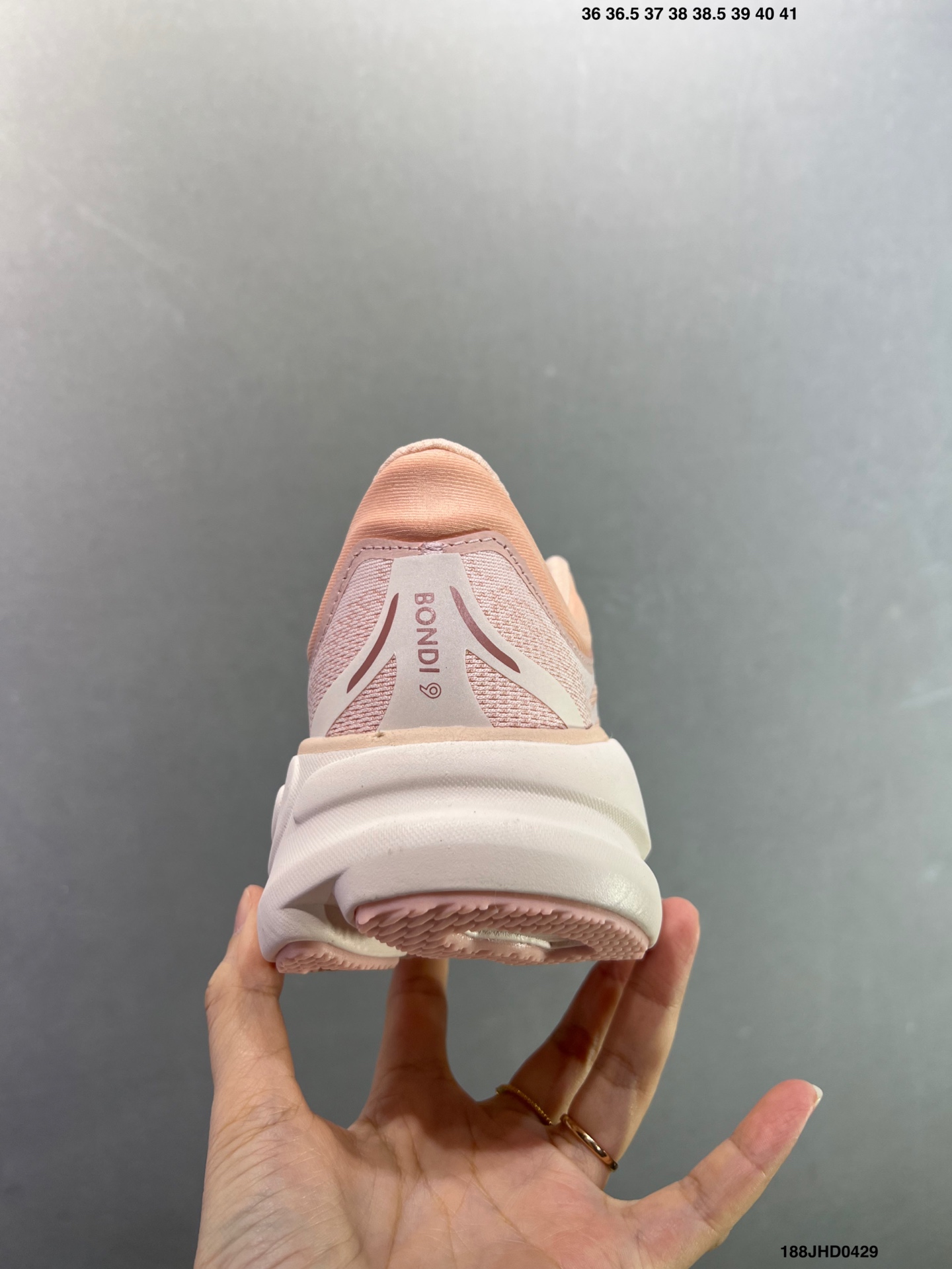 HOKA ONE ONE Bondi 9 机能缓震跑鞋 1162012/WWH