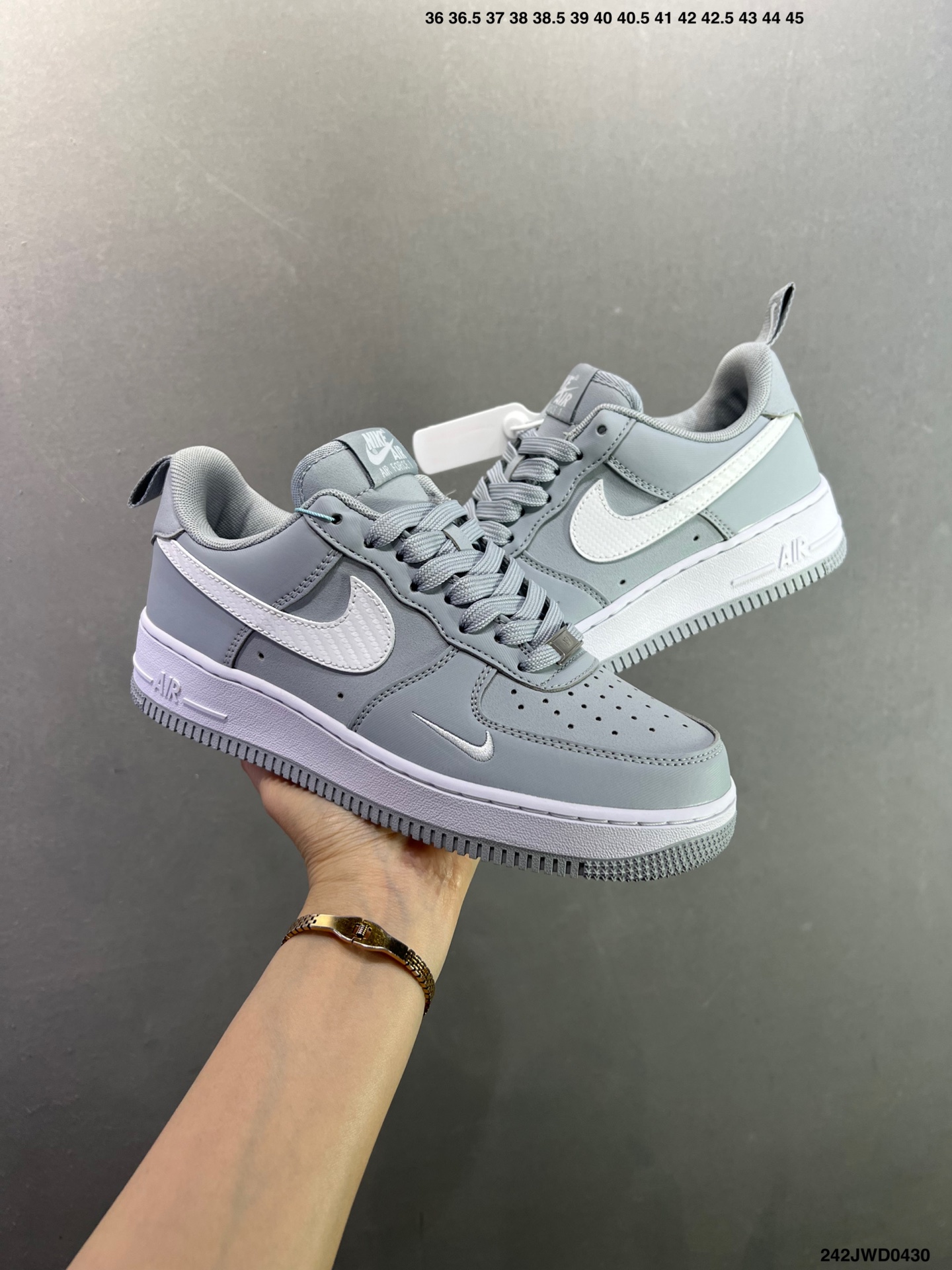 NIKE AIR FORCE 1‘07 IV3222-400