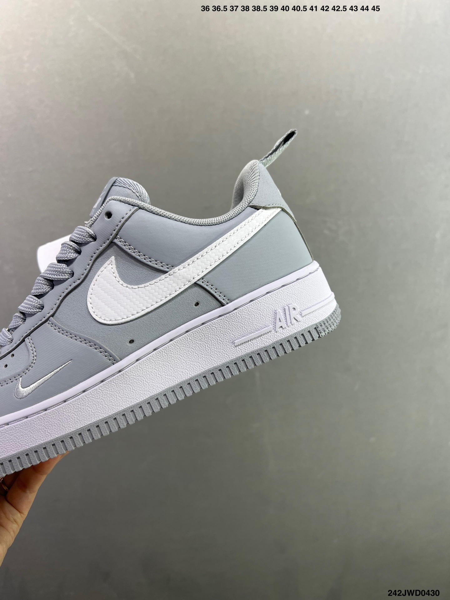 NIKE AIR FORCE 1‘07 IV3222-400