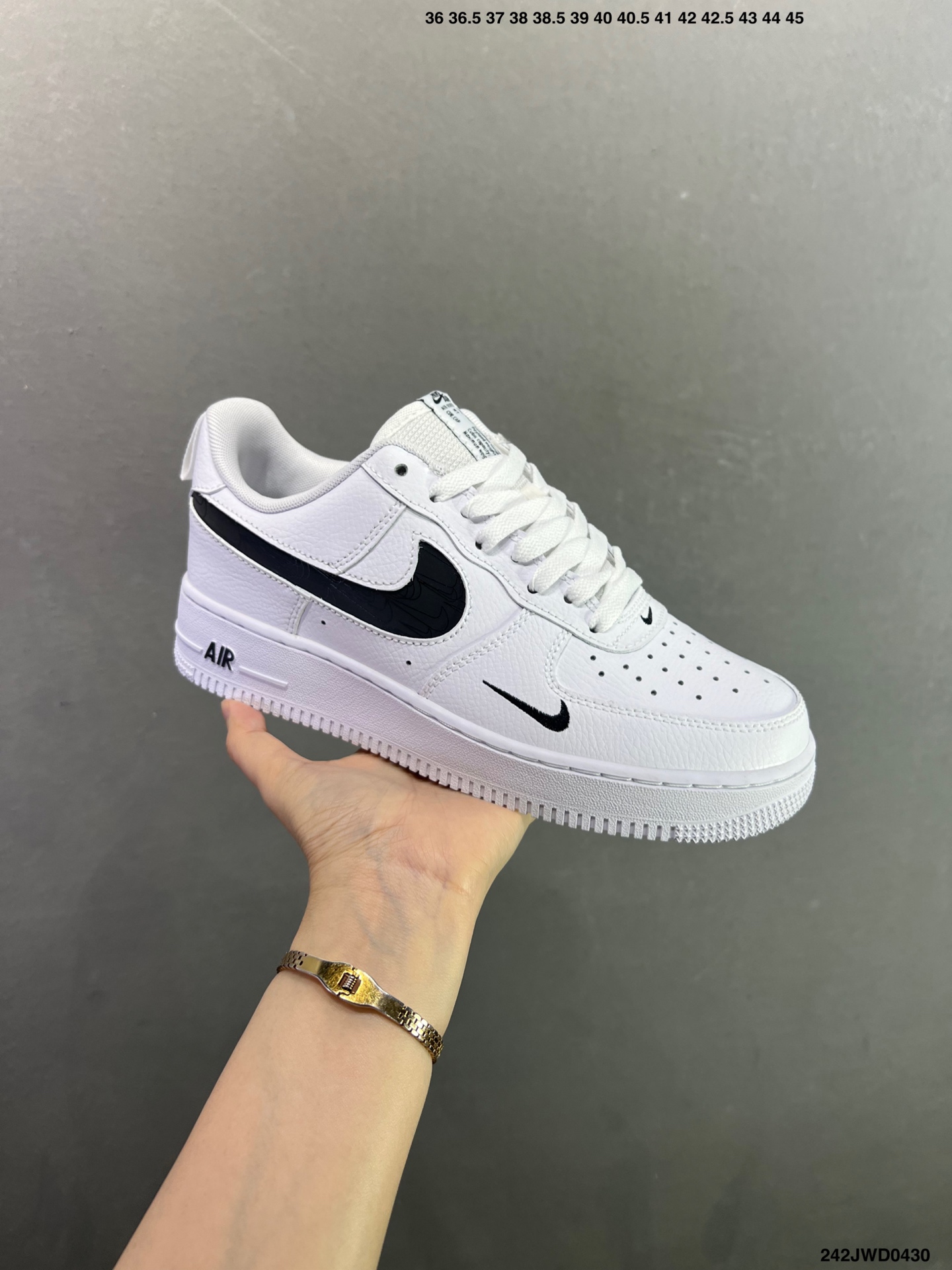 NIKE AIR FORCE 1‘07 IV3222-400