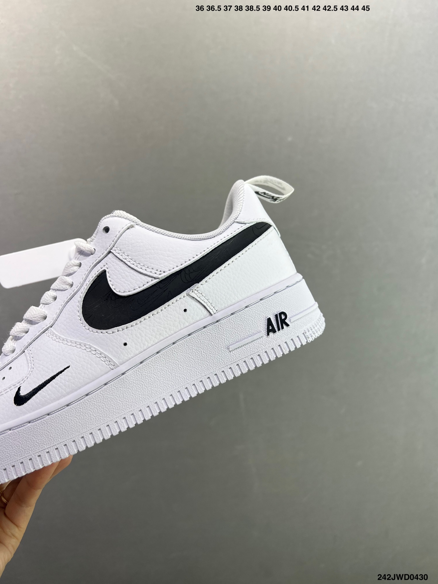 NIKE AIR FORCE 1‘07 IV3222-400
