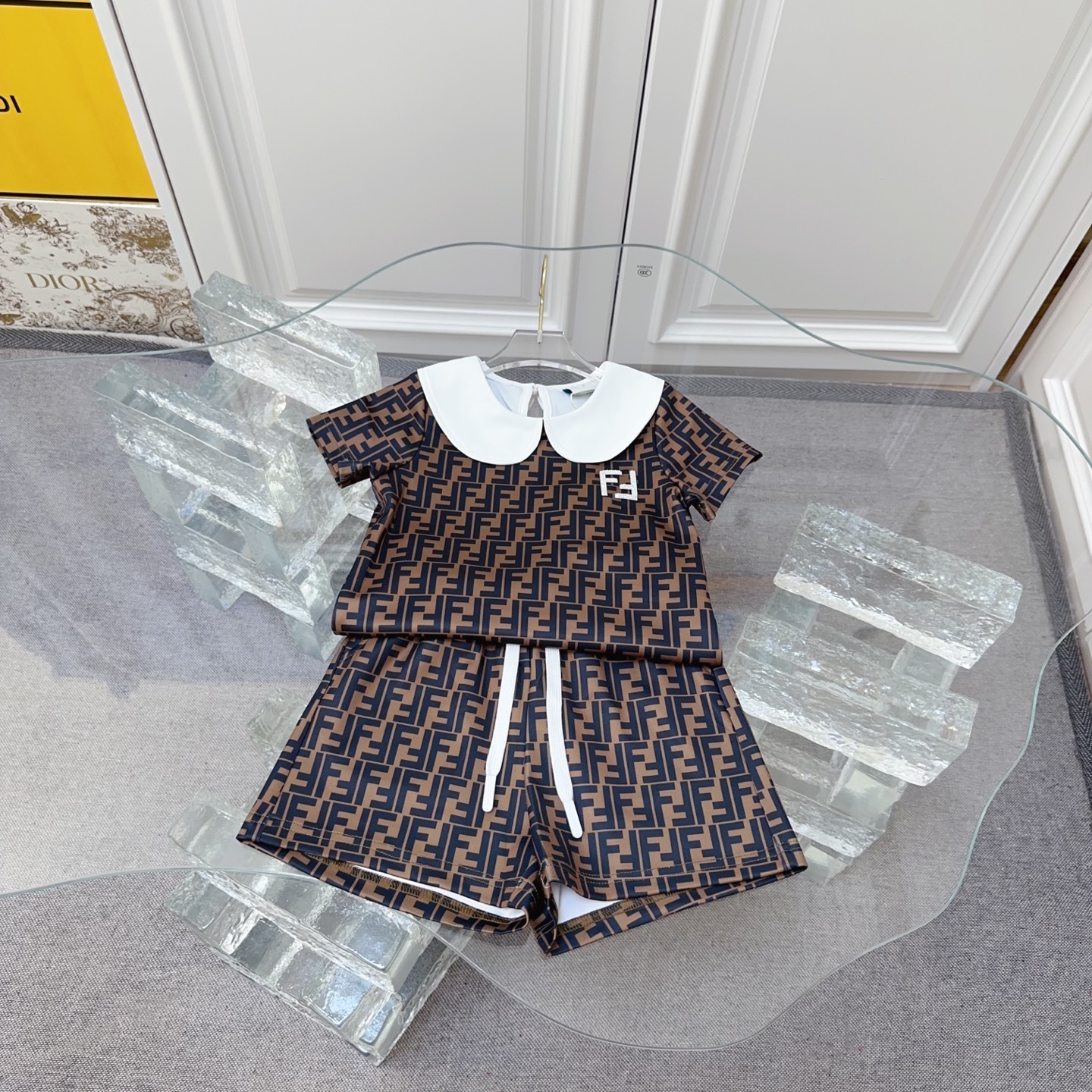 @158 Talla: 110-160 FENDI Nueva colección de ropa infantil primavera temprana 2026, proceso de estampado tridimensional…
